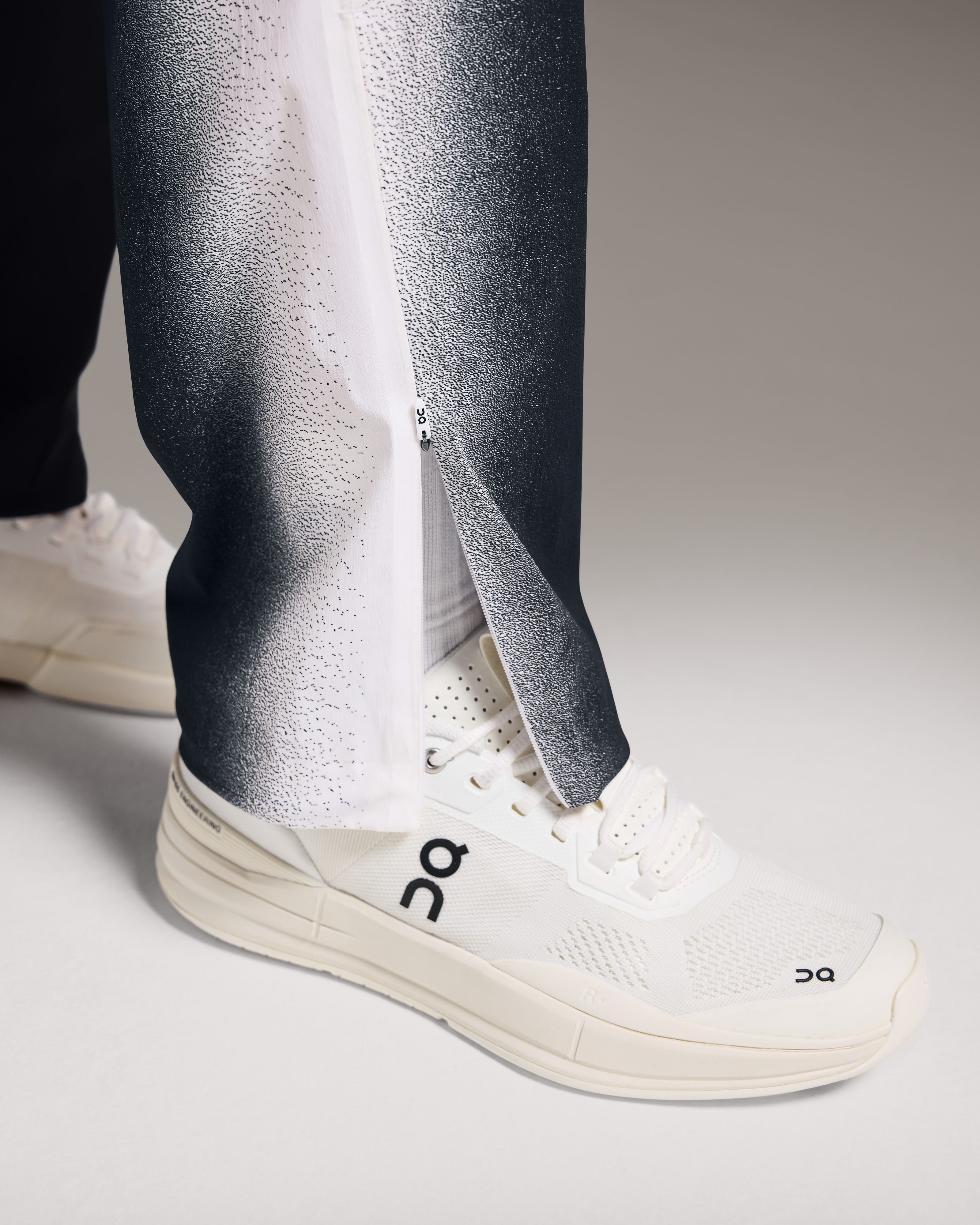 On Court Track Pants Black | White