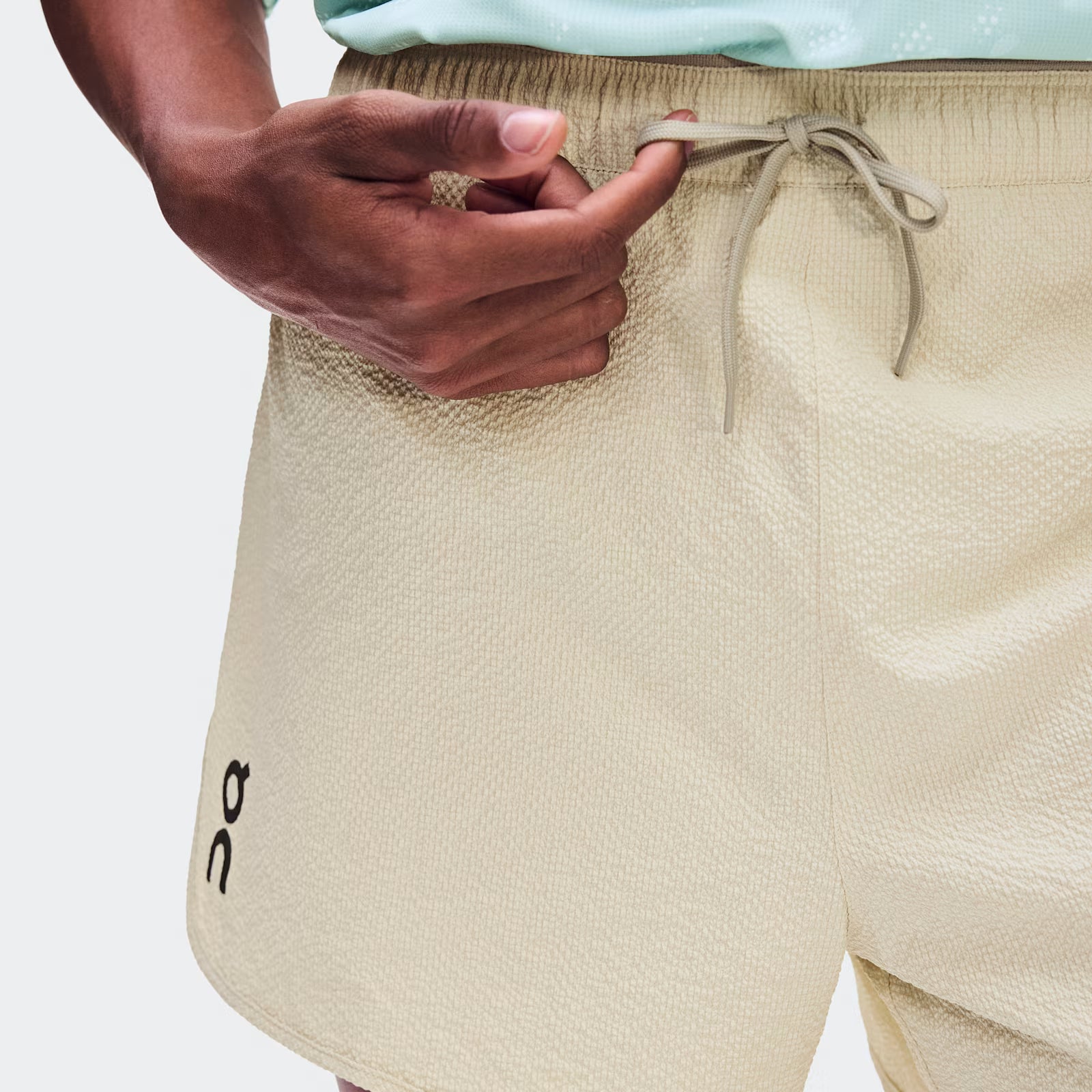 On Performance Volt Shorts Hare