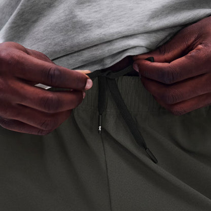On Focus Shorts Shadow