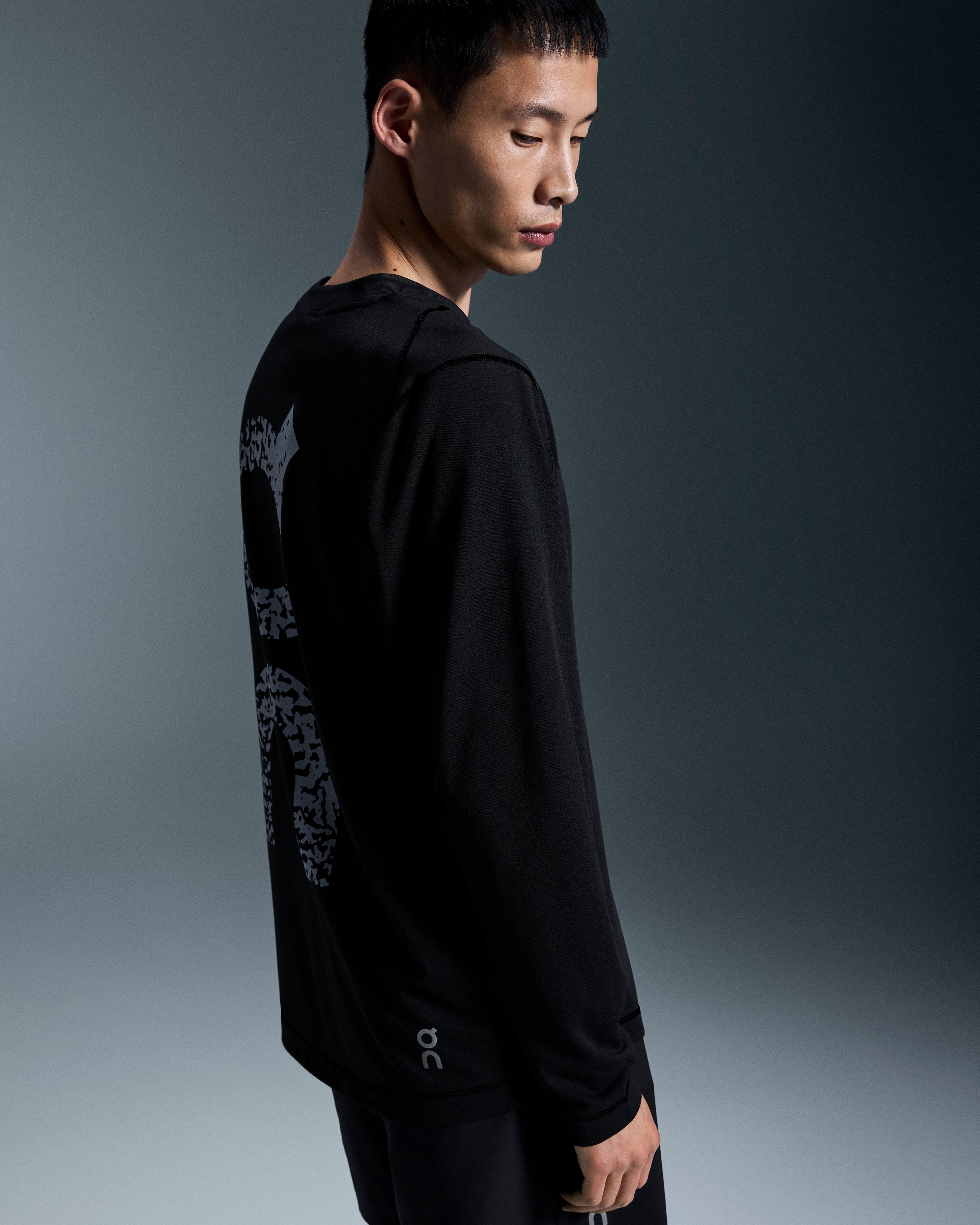 on train long-t graphic Black