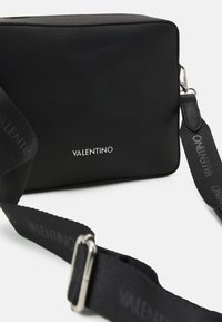 Valentino Marnier Set Cross Body Bag Nero