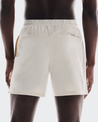 On 5" Core Shorts Sand