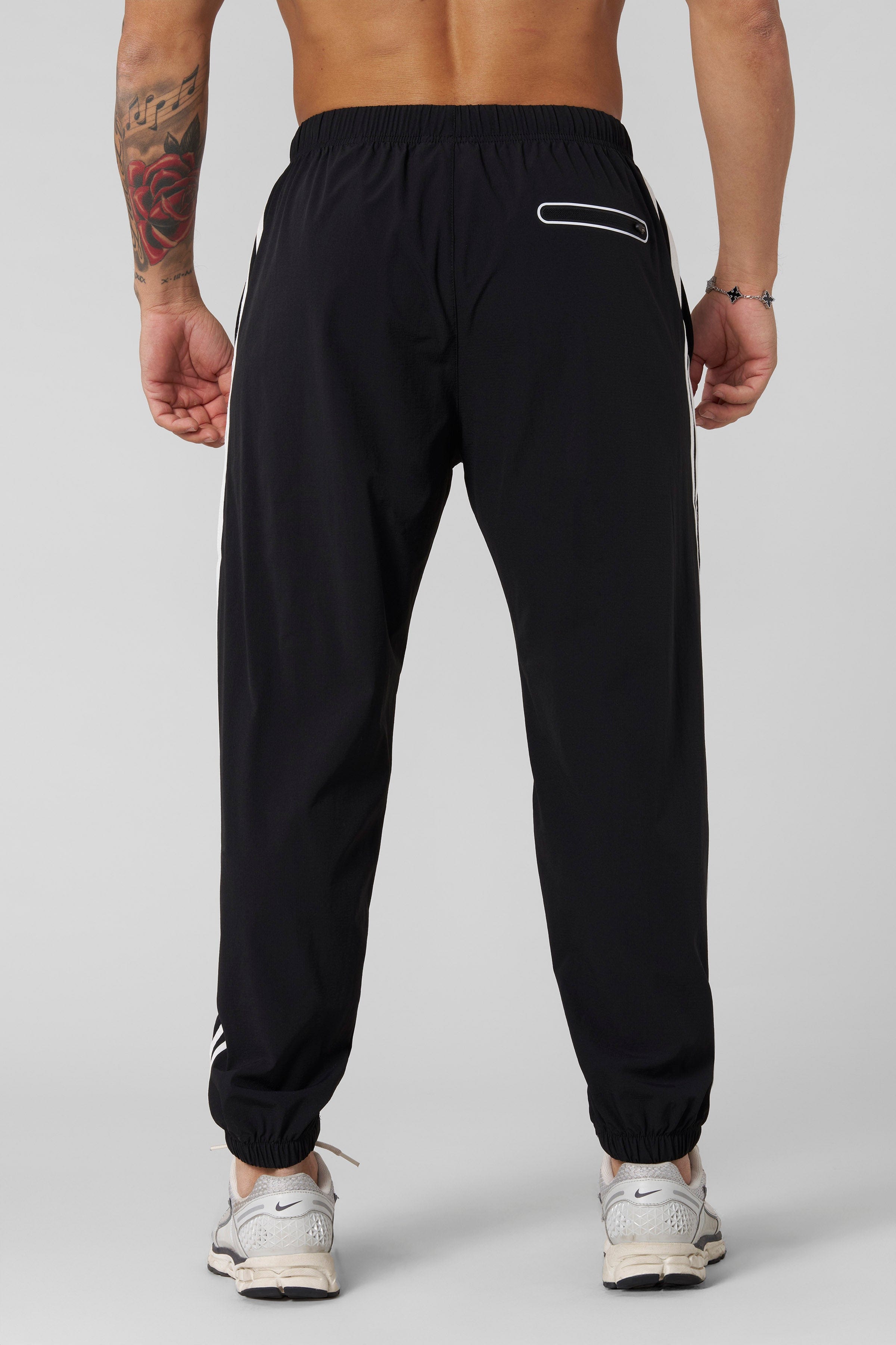YoungLA 2107 - Legion Joggers Black