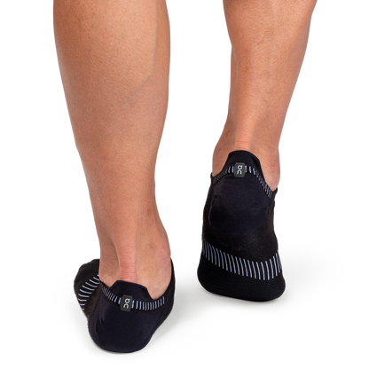 On Ultralight Low Sock Black | White