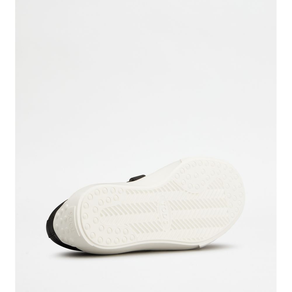 Tods Kate Slip-Ons In Leather Black Womens
