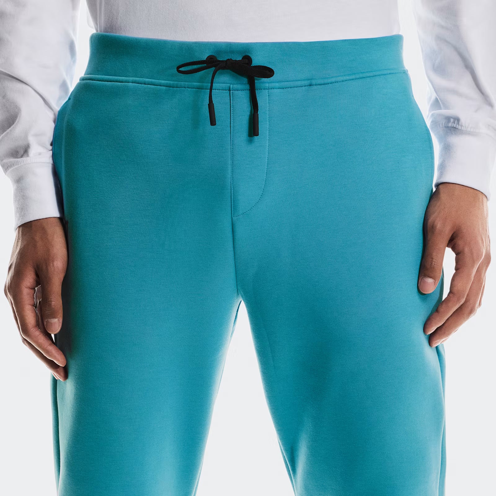 On Focus Tech Sweatpants Niagara