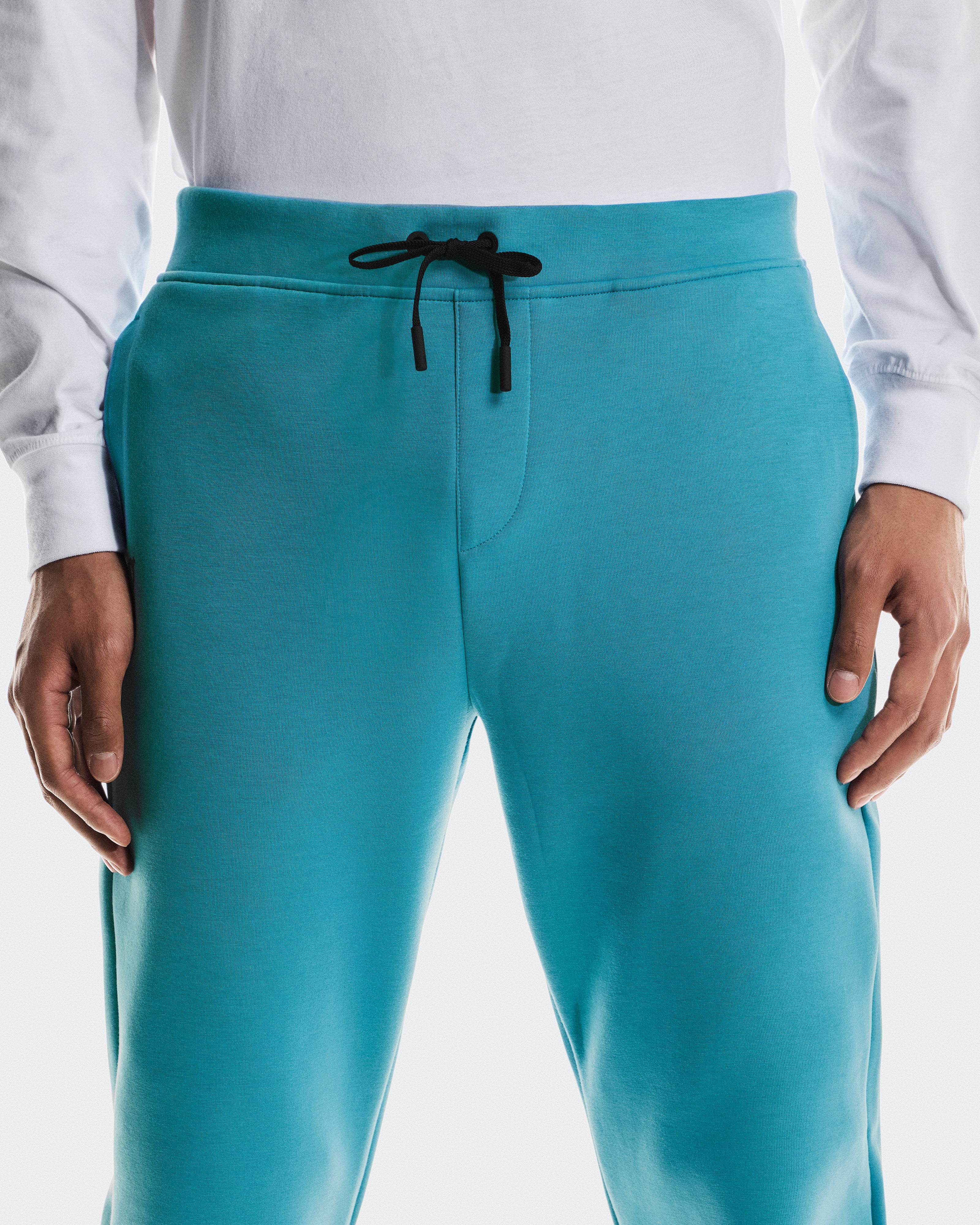 On Focus Tech Sweatpants Niagara