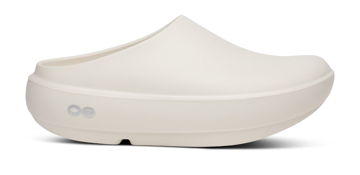 Oofos Men's Clog Chalk
