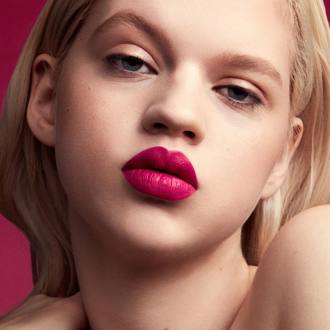 FENTY BEAUTY by Rihanna Stunna Lip Paint Longwear Fluid Lip Color