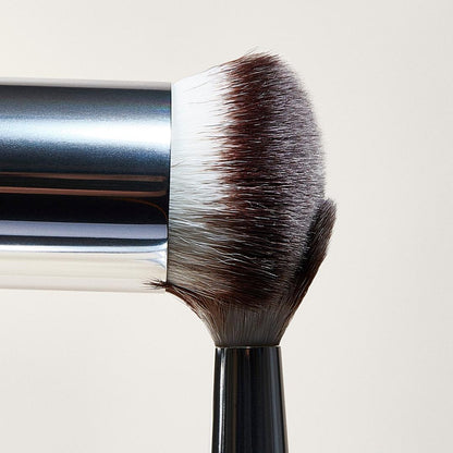 ILIA Perfecting Buff Brushwith Synthetic Bristles