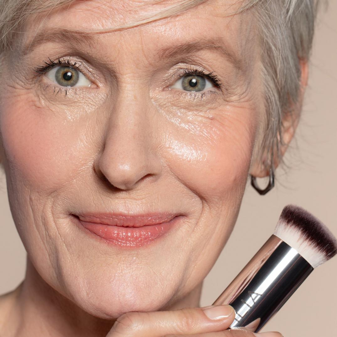 ILIA Perfecting Buff Brushwith Synthetic Bristles
