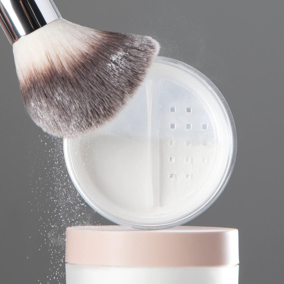 ILIA Finishing Powder Brush with Synthetic Bristles