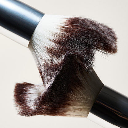 ILIA Finishing Powder Brush with Synthetic Bristles