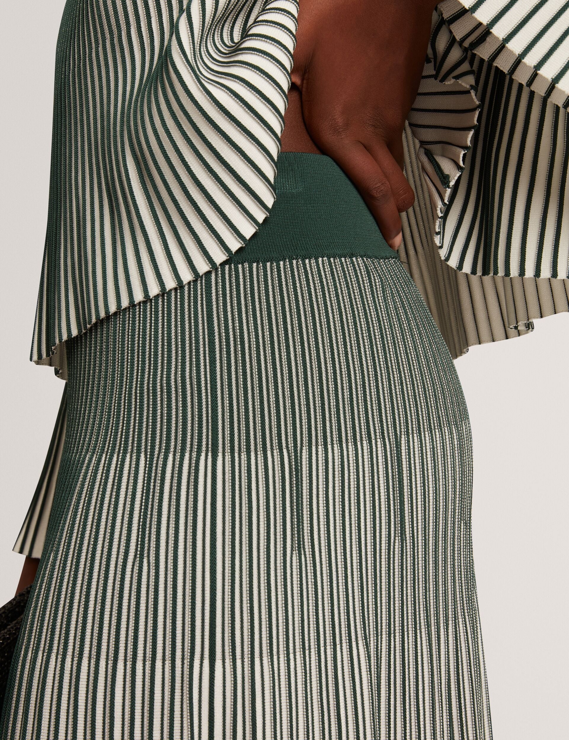 #color_dark-green