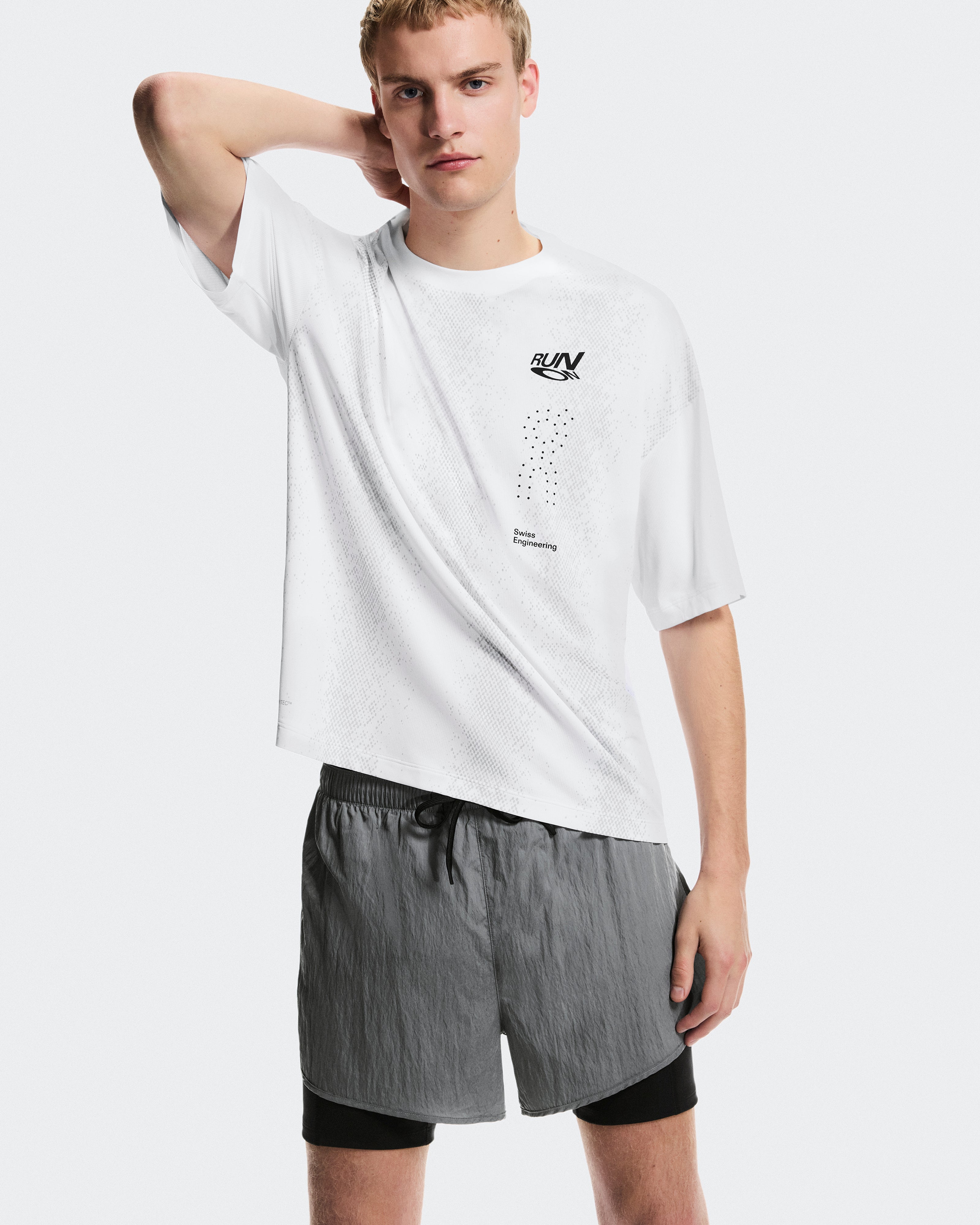 On Performance Volt Shorts Glacier