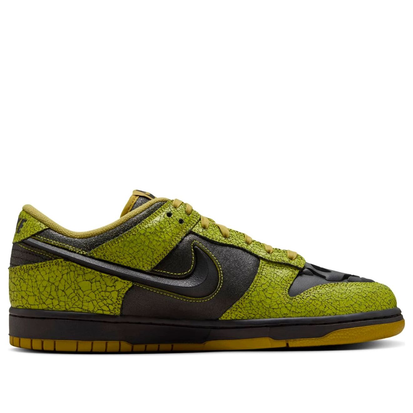 Nike Dunk Low Retro QS Halloween Skull