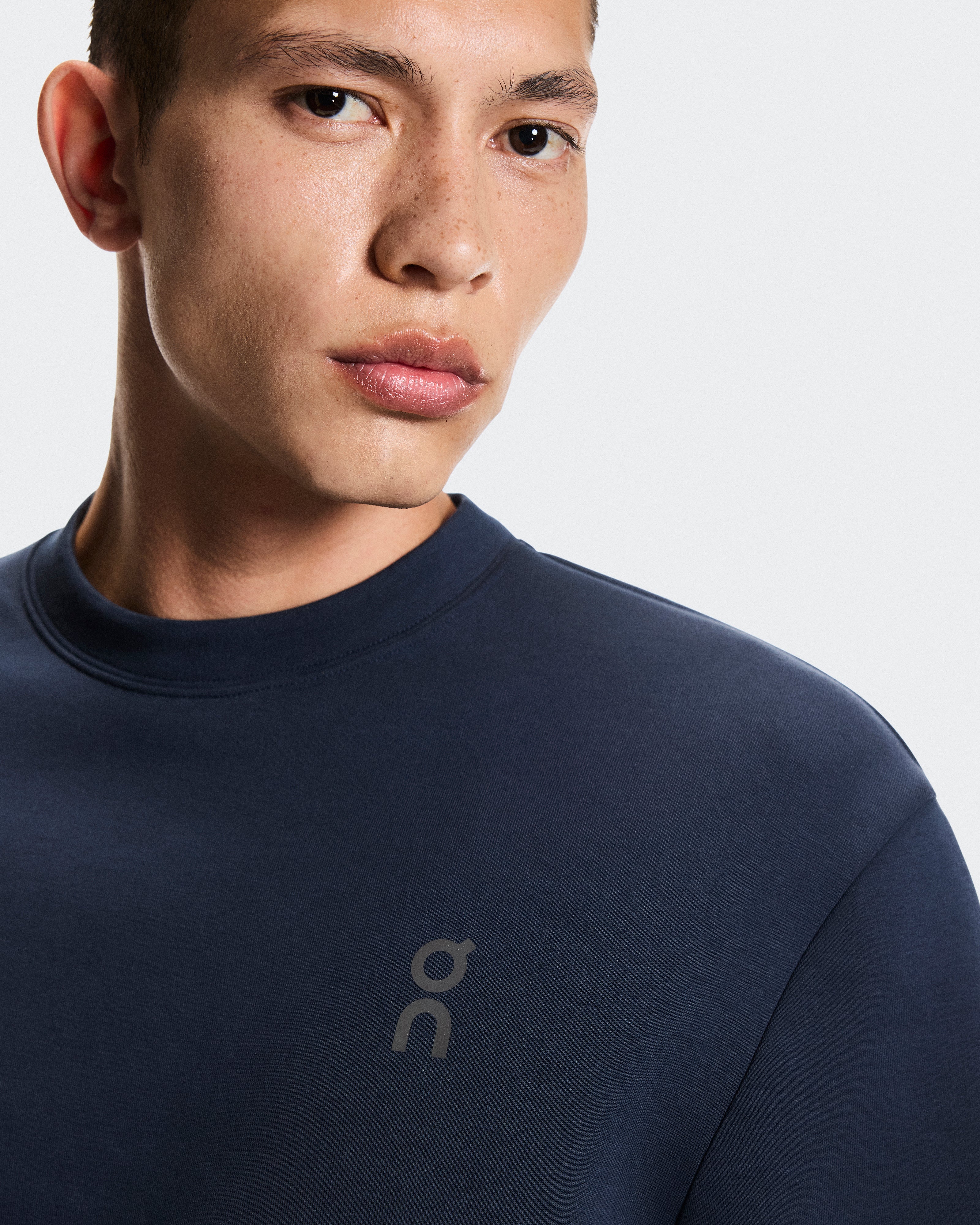 On Focus Tech Crew Navy