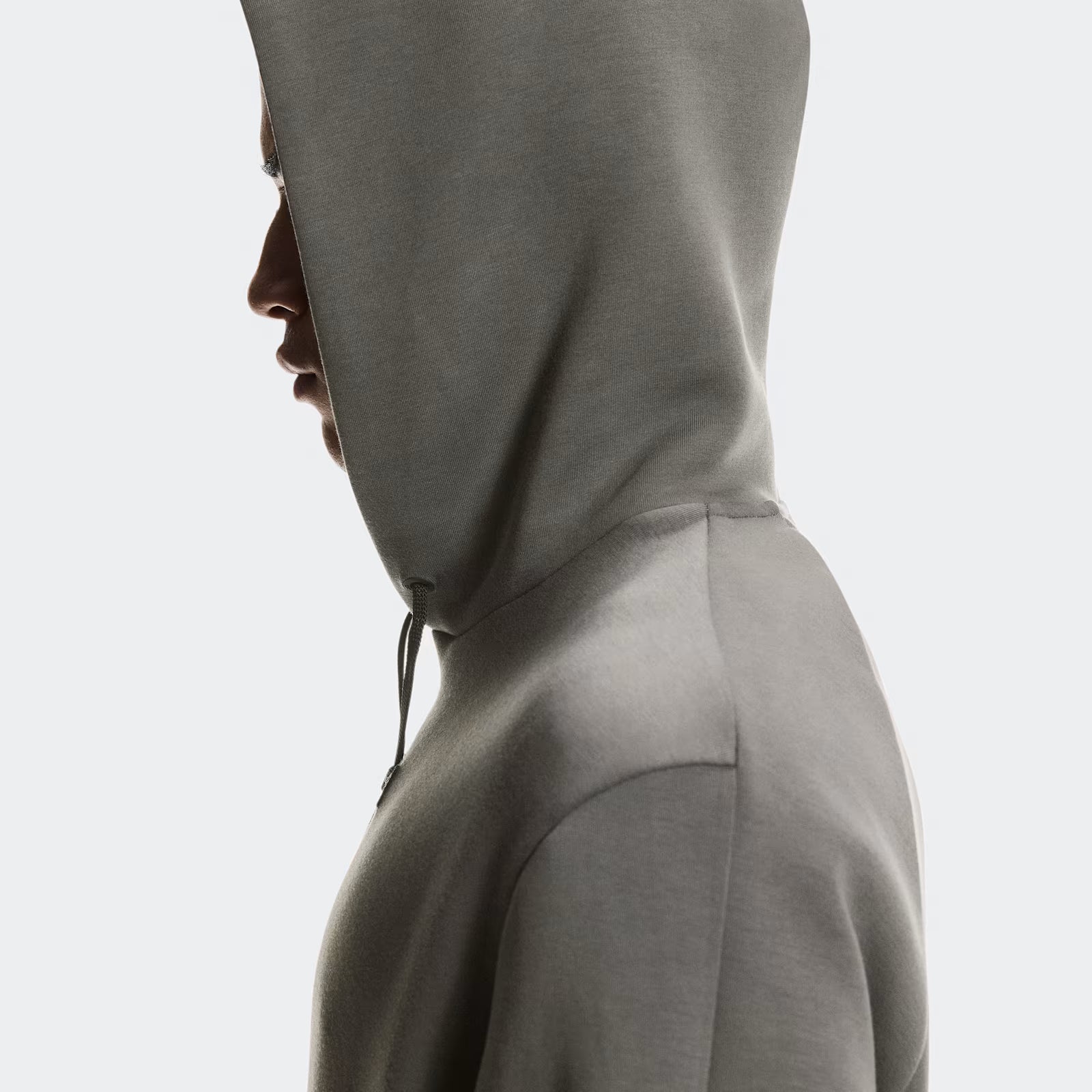 On Focus Tech Hoodie Shadow