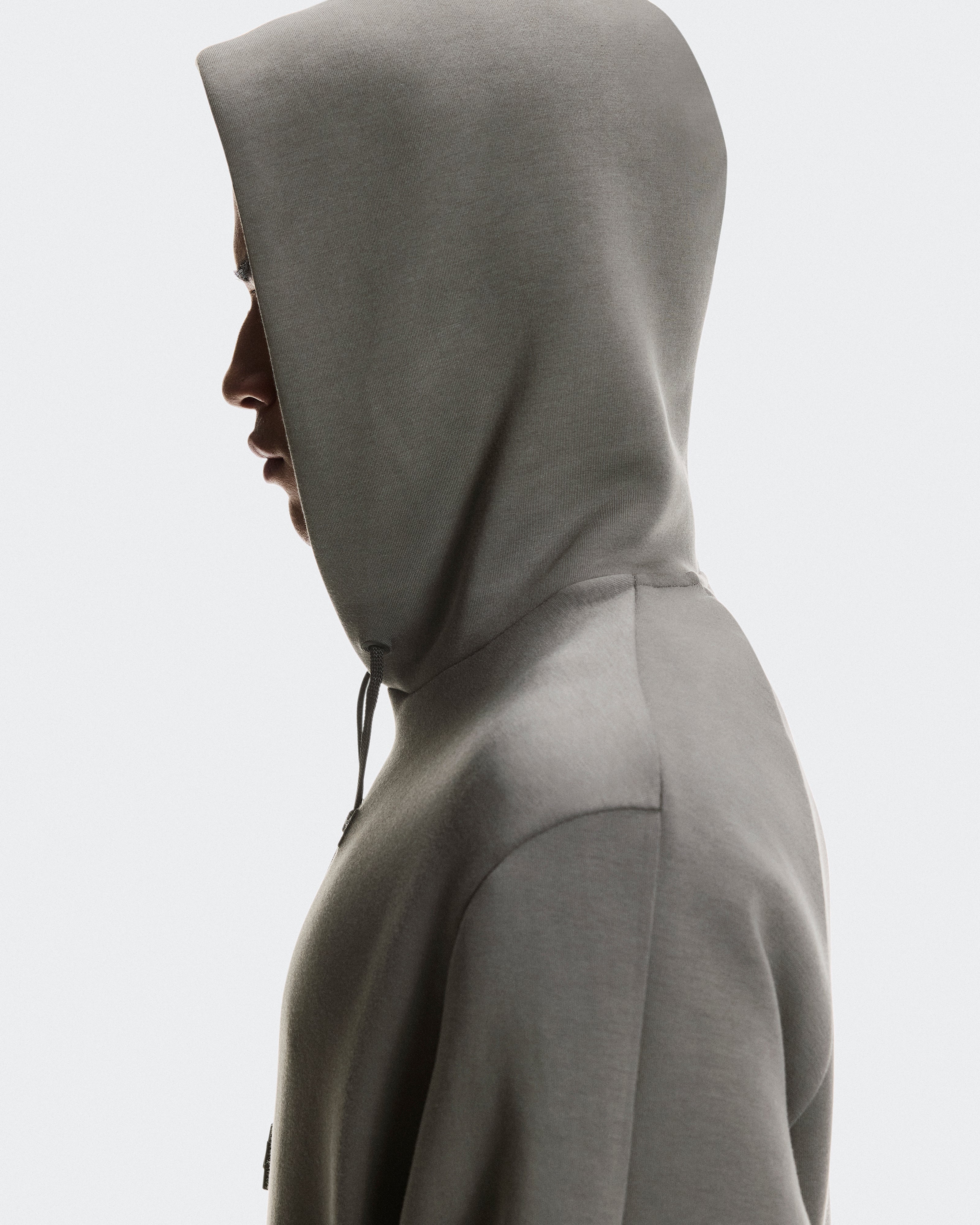 On Focus Tech Hoodie Shadow