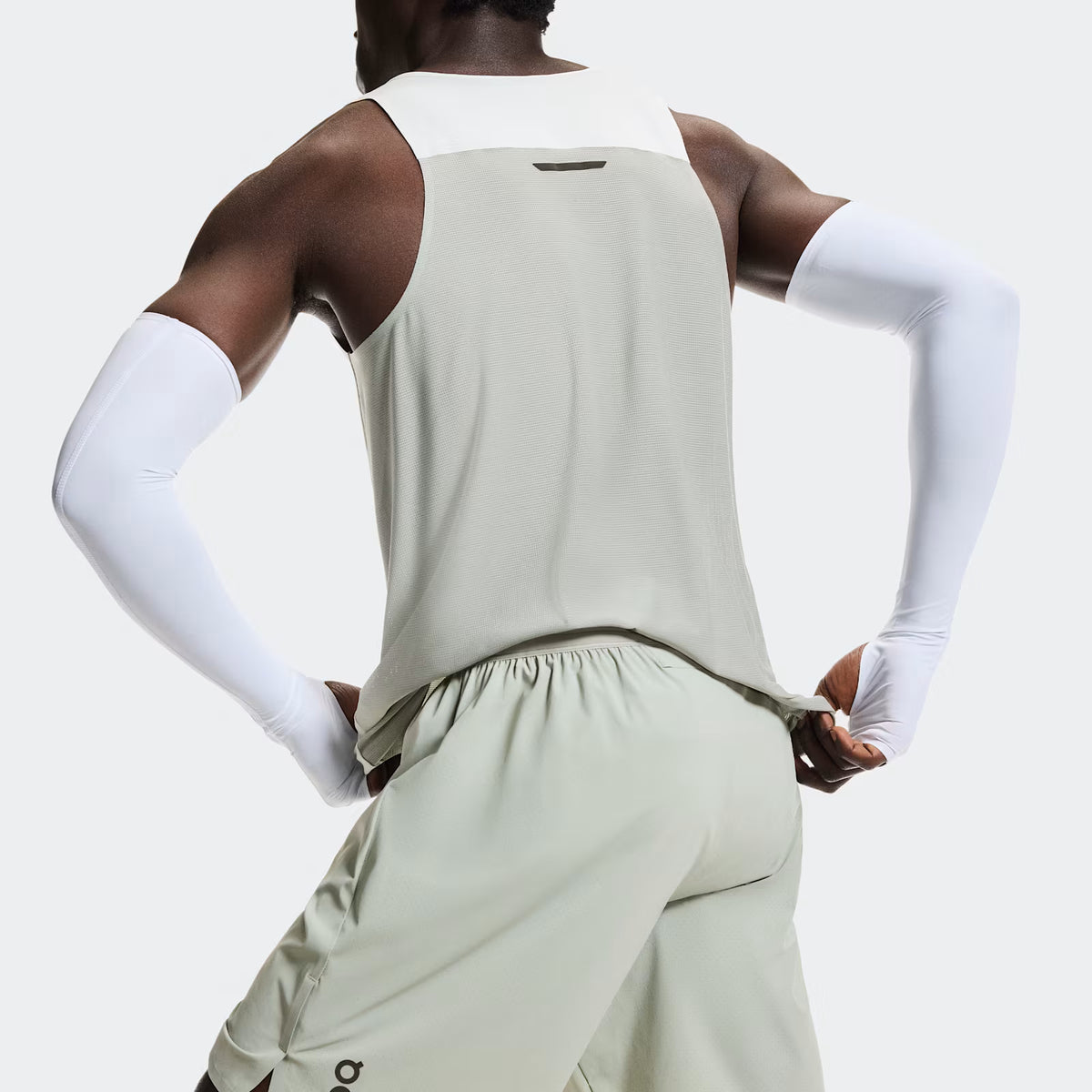 On 7" Performance Shorts Tin