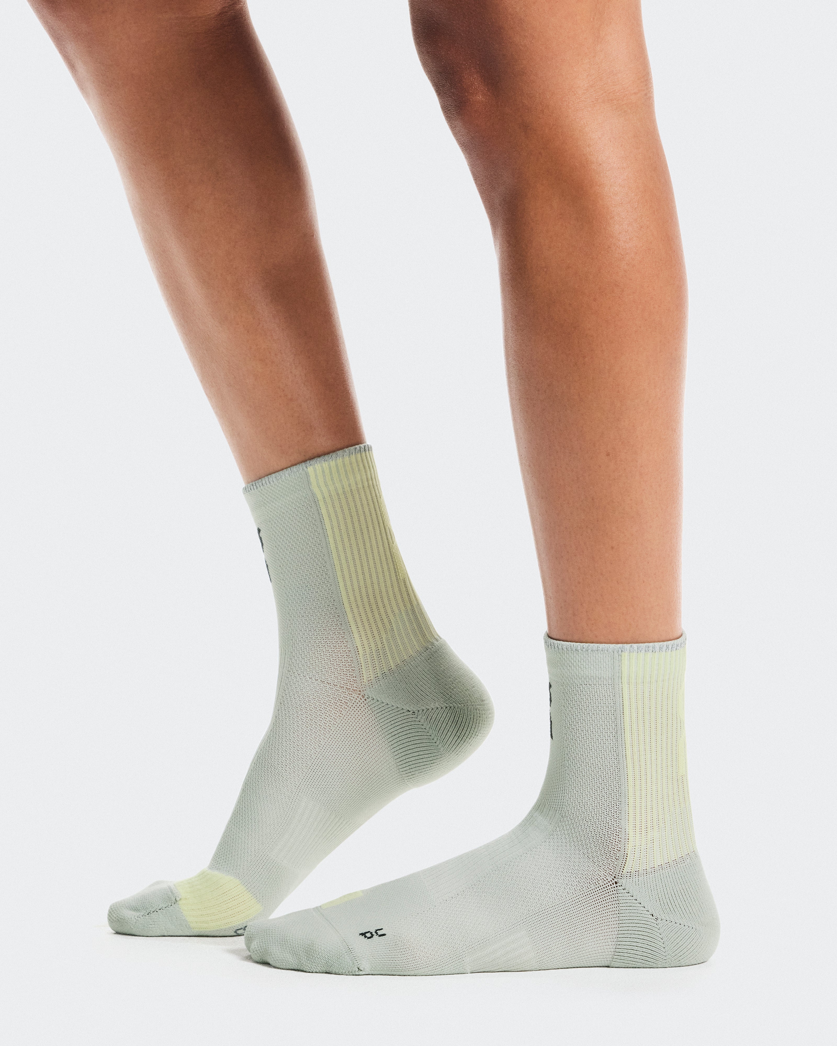 On Performance Run Sock Mid Tin | Lemonade