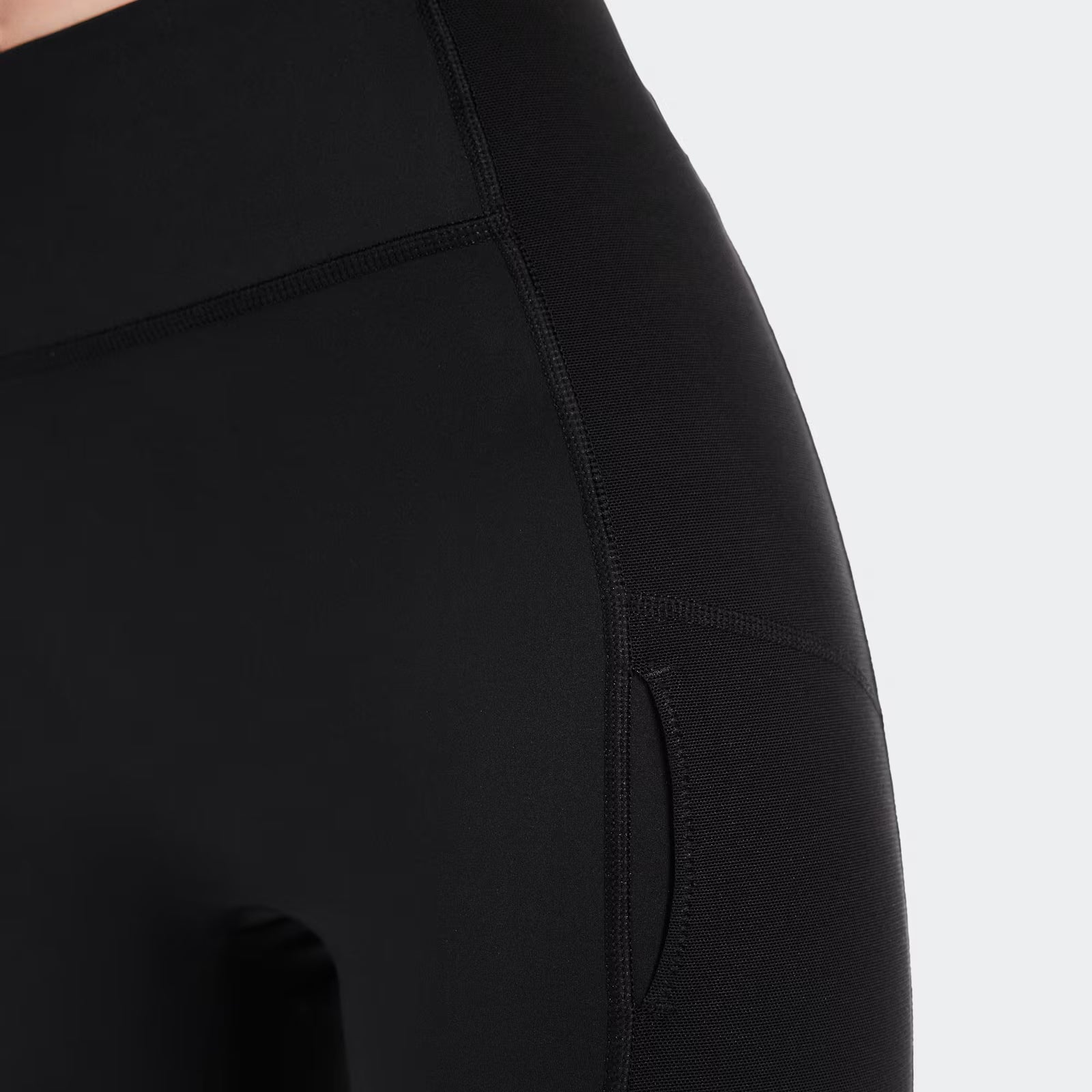 On Train Volt Tights 7/8 Black (Women'S)