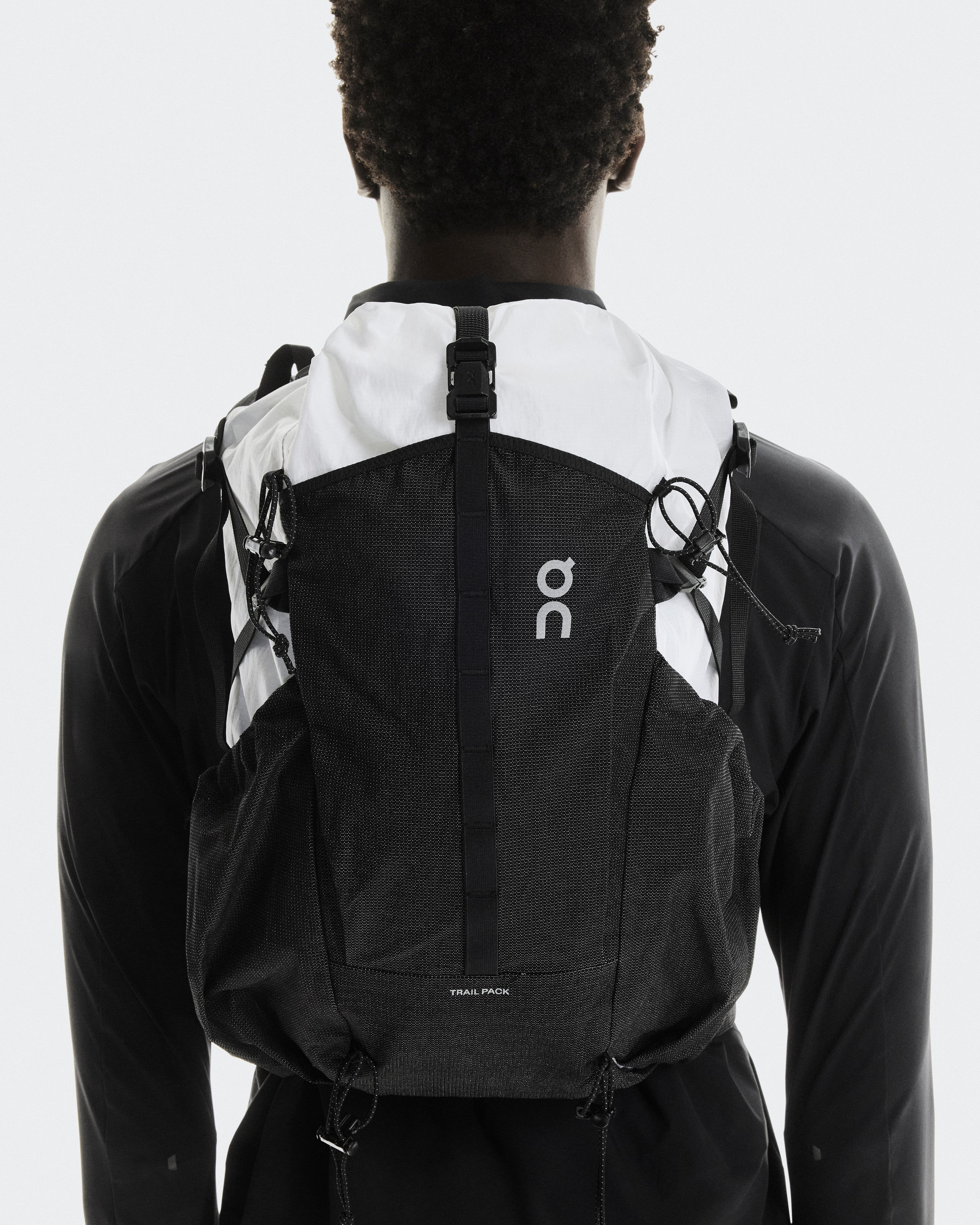 On Trail Pack 20L White | Black