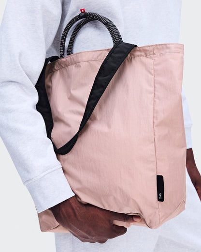 On Tote Pack 25L Biscuit | Black