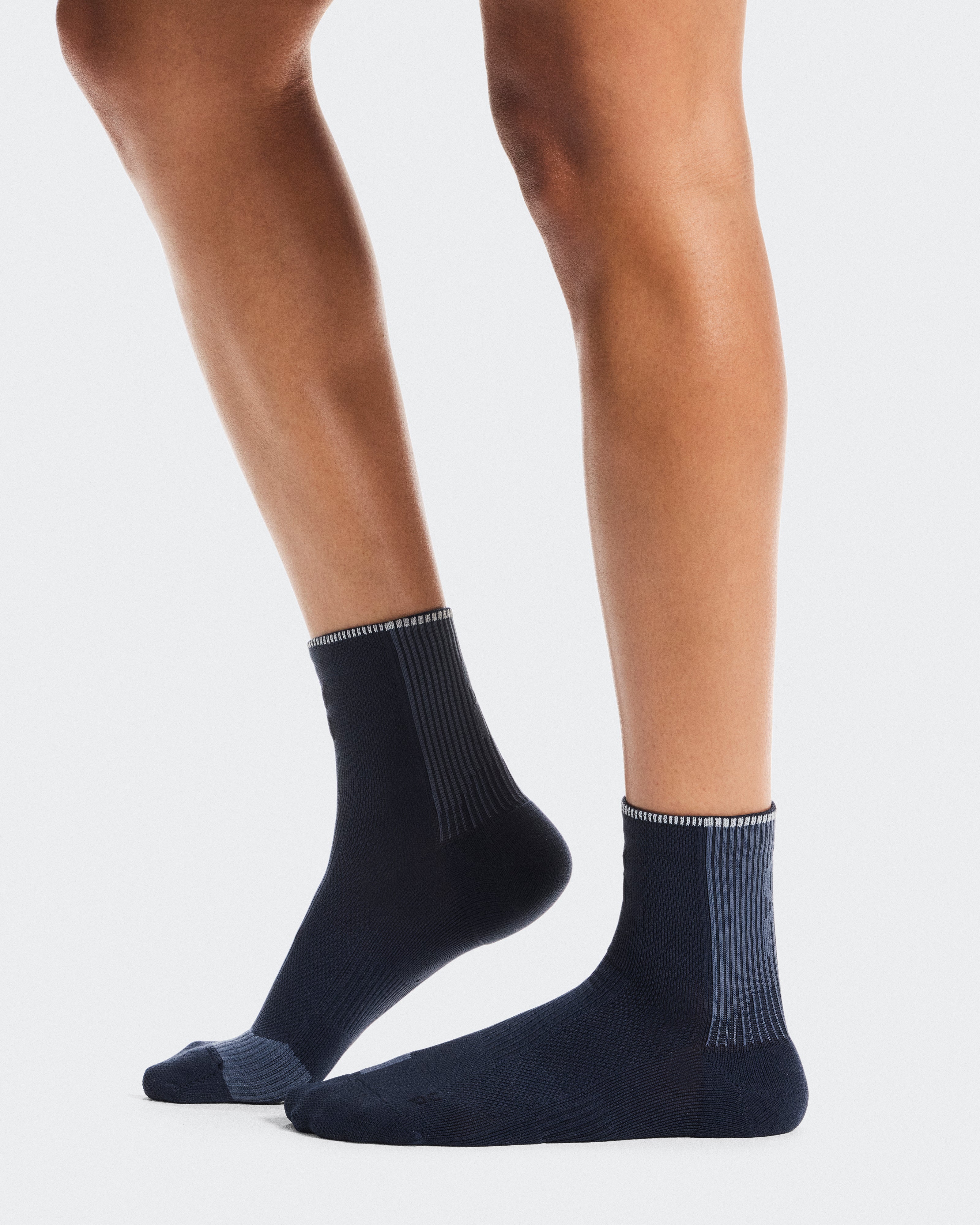 On Performance Run Sock Mid Navy | Navy