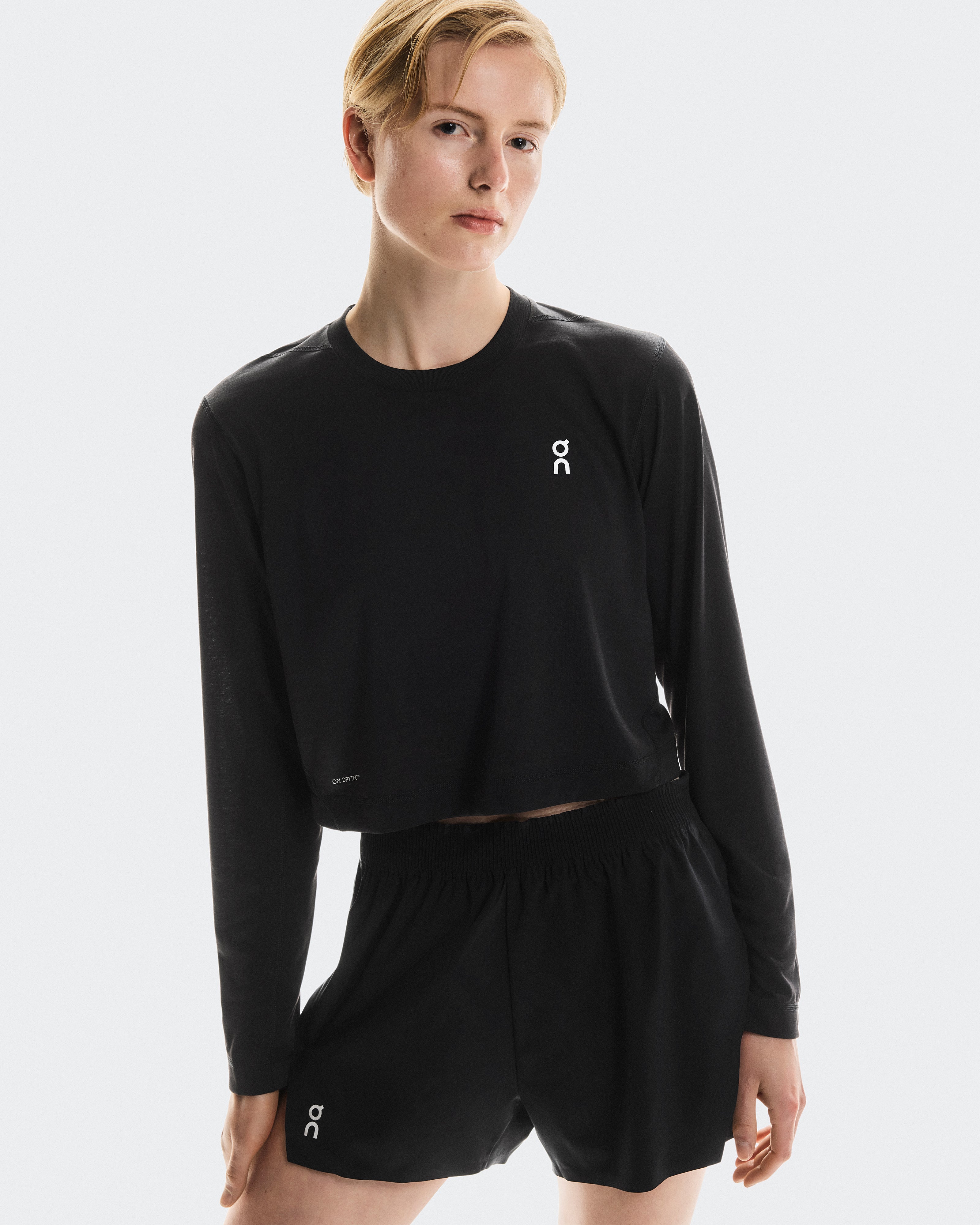 On Train Long-T Crop Graphic Black (Women's)