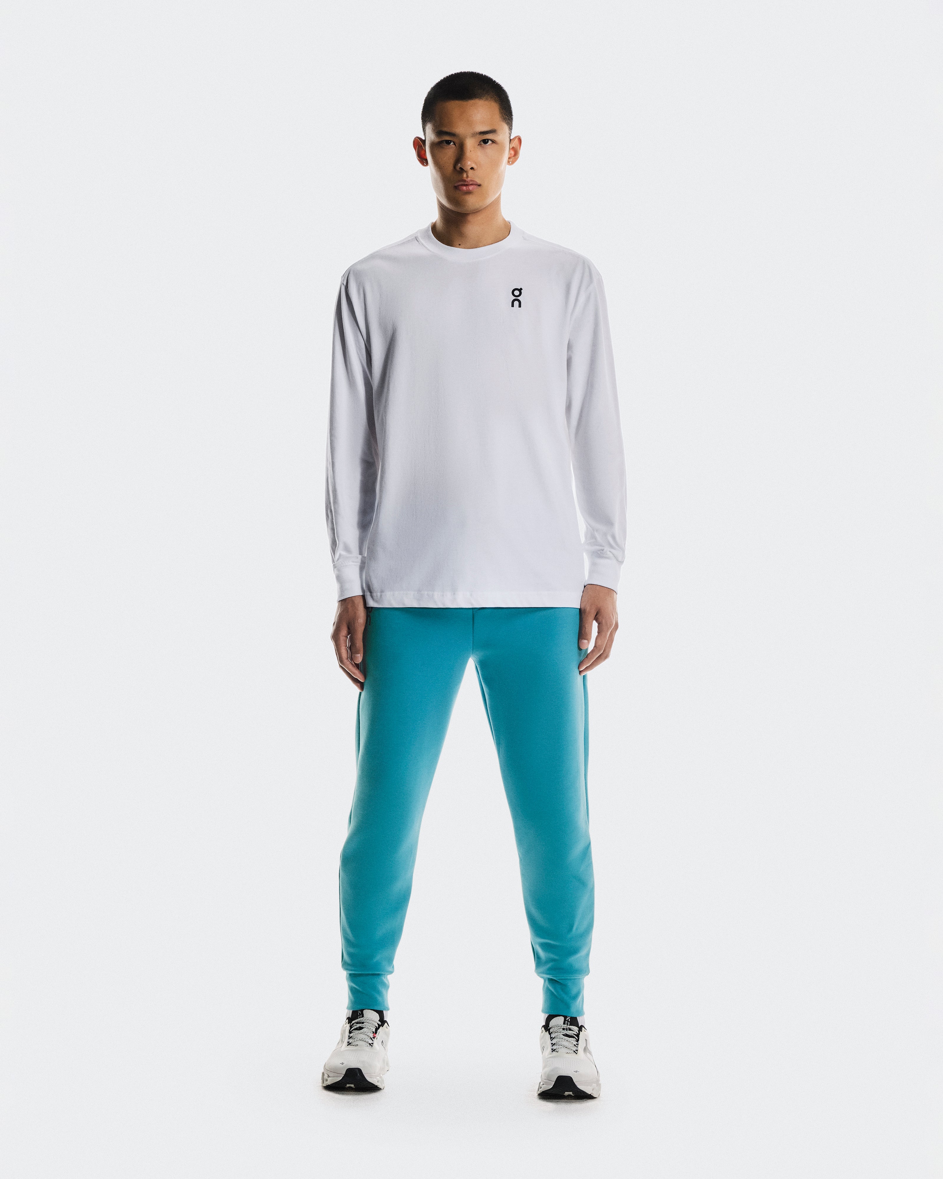 On Focus Tech Sweatpants Niagara