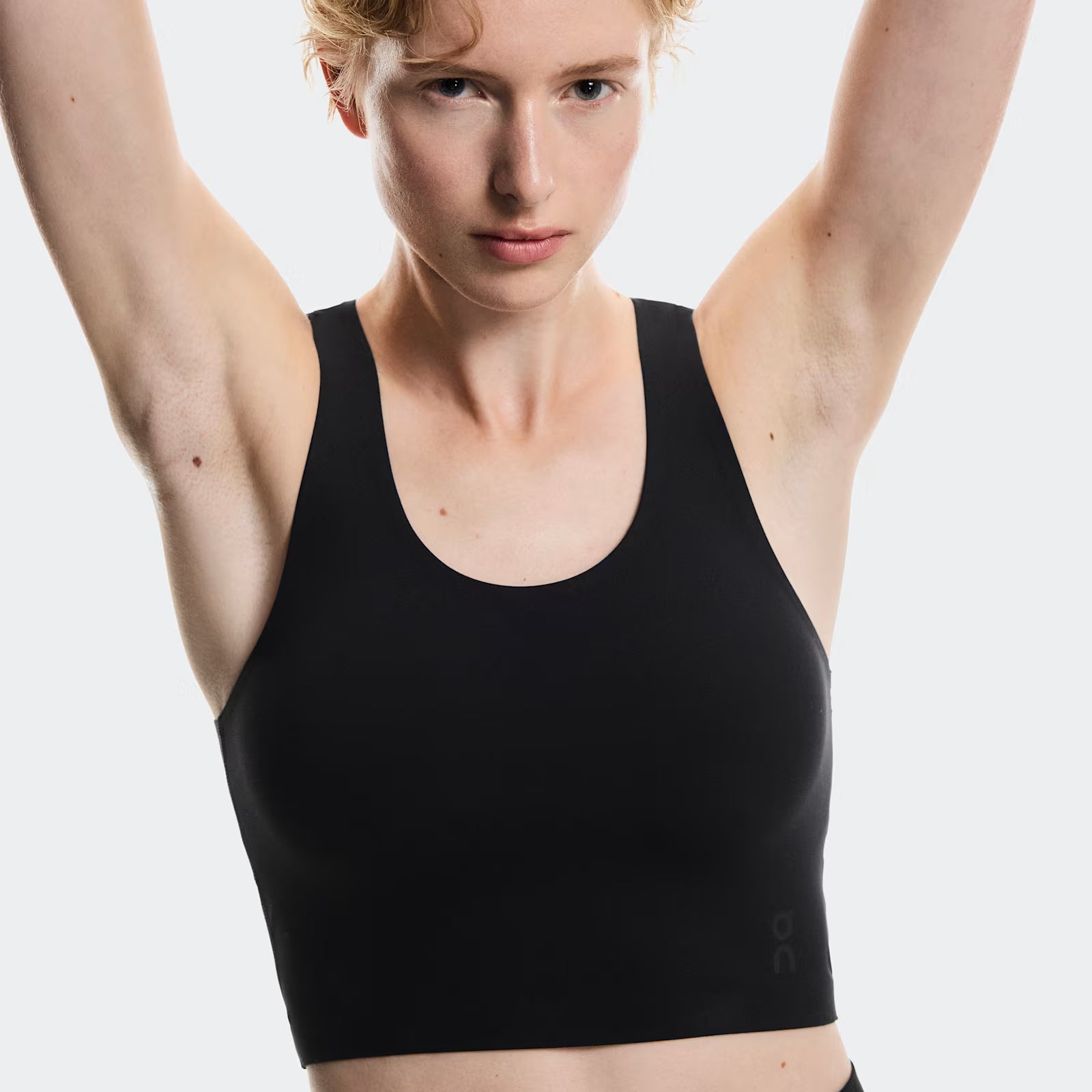 On Studio Open Back Crop Black (Women'S)