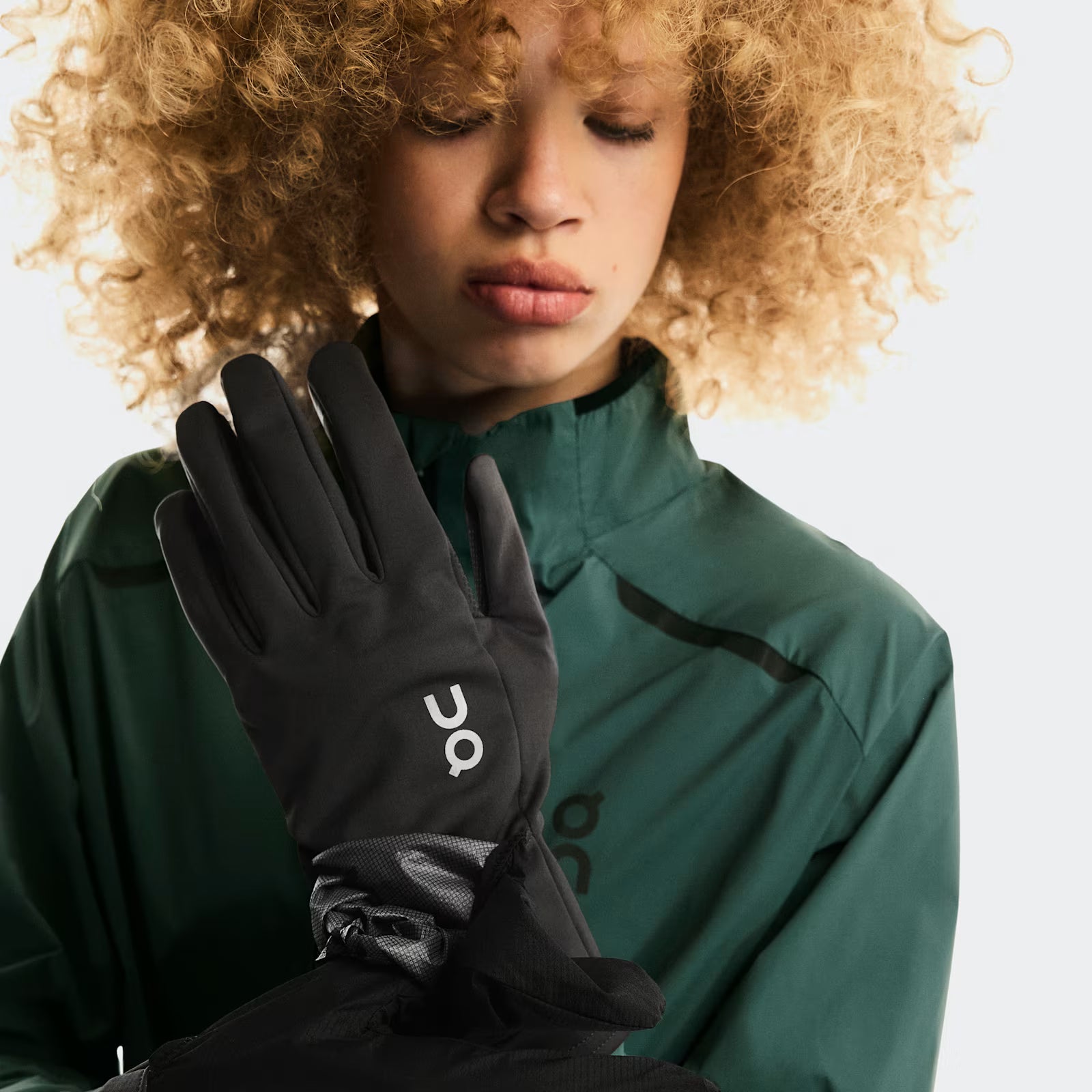 On Winter Run Gloves Magnet