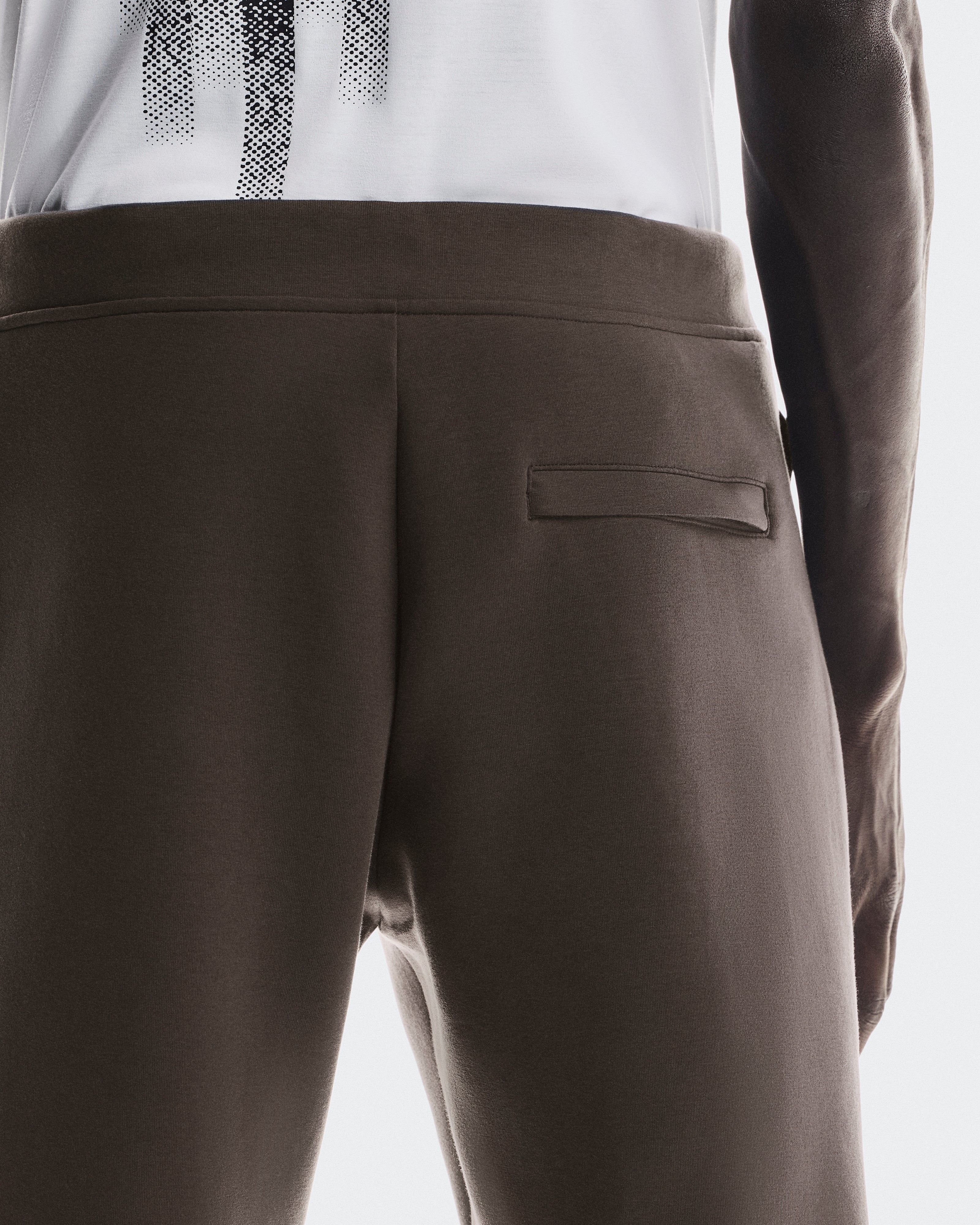 On Focus Tech Sweatpants Pebble