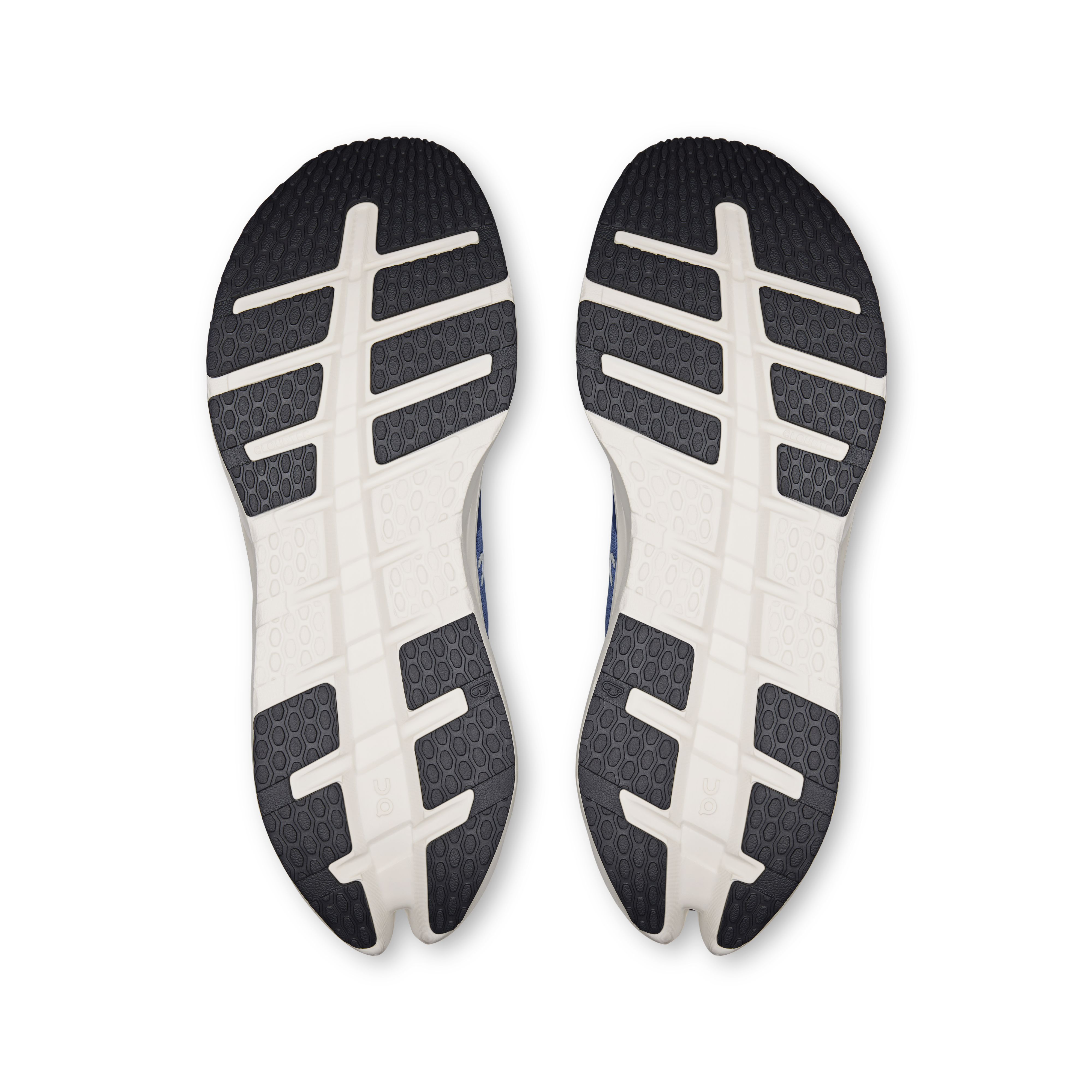 On Cloudrunner 3 Sailor Ivory