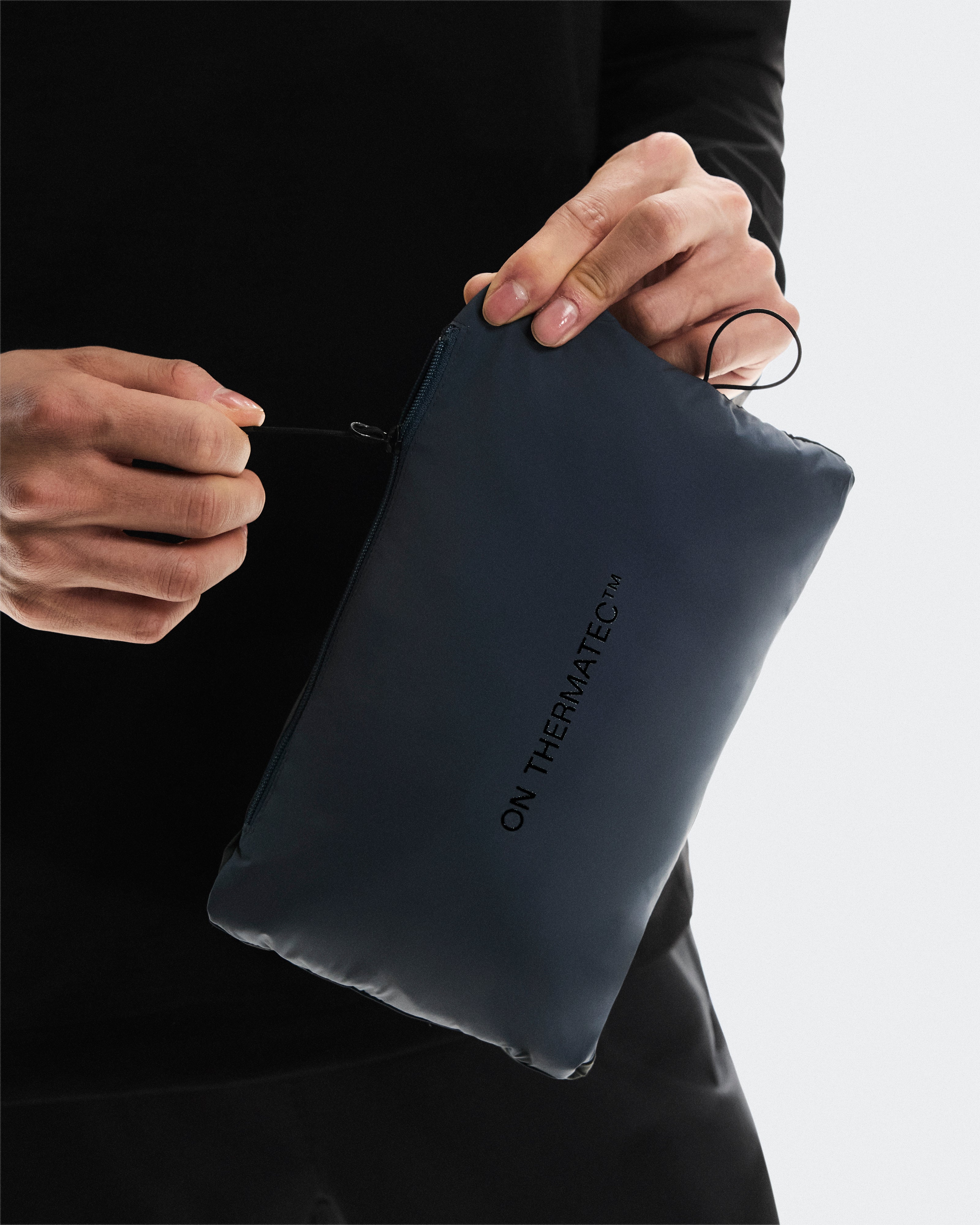 On Weather Jacket Insulated Navy | Eclipse