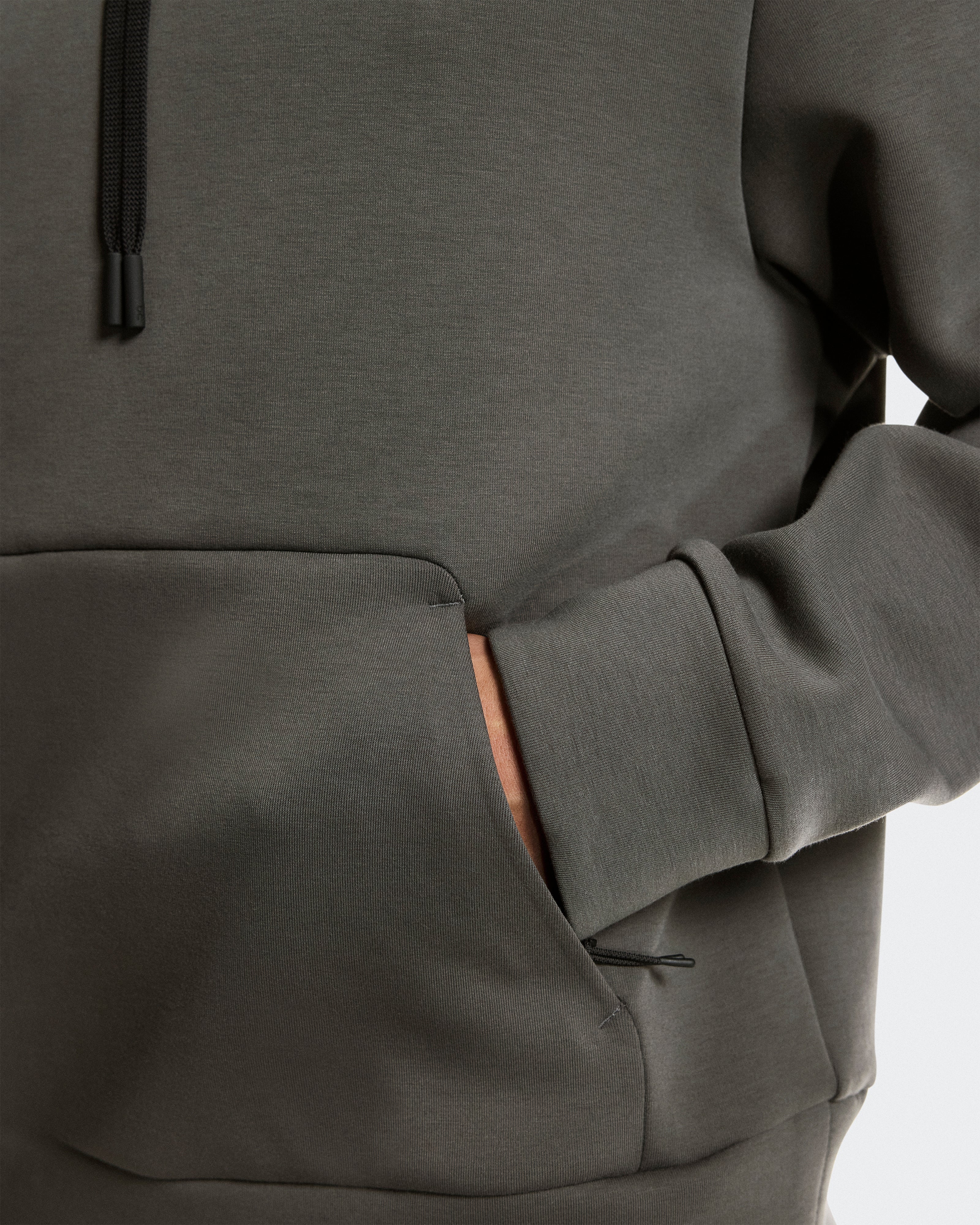 On Focus Tech Hoodie Shadow