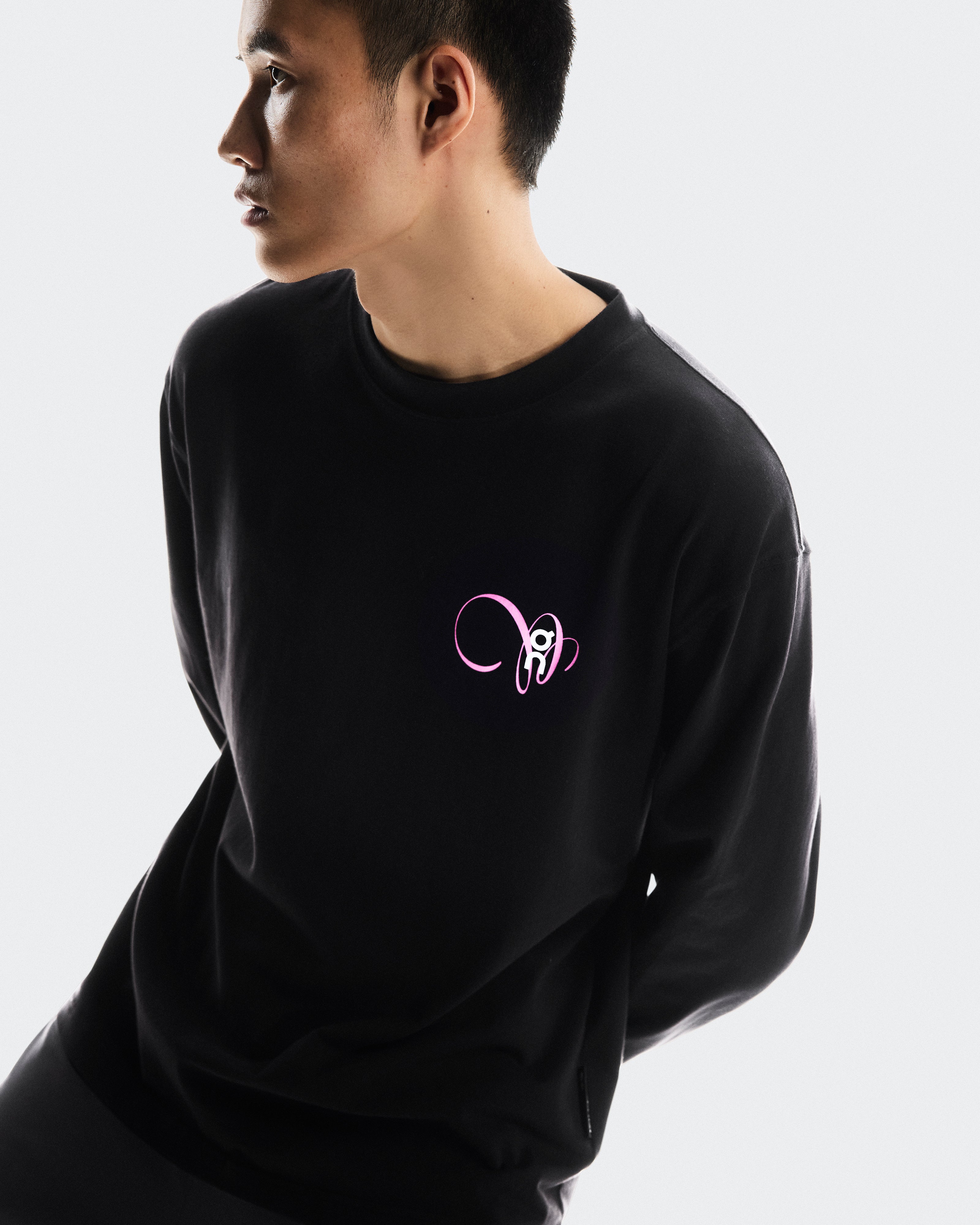 on club long-t graphic Black