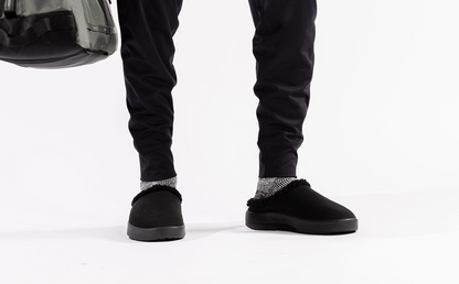 Oofos Men's Faux Sherpa Slipper Black Sherpa