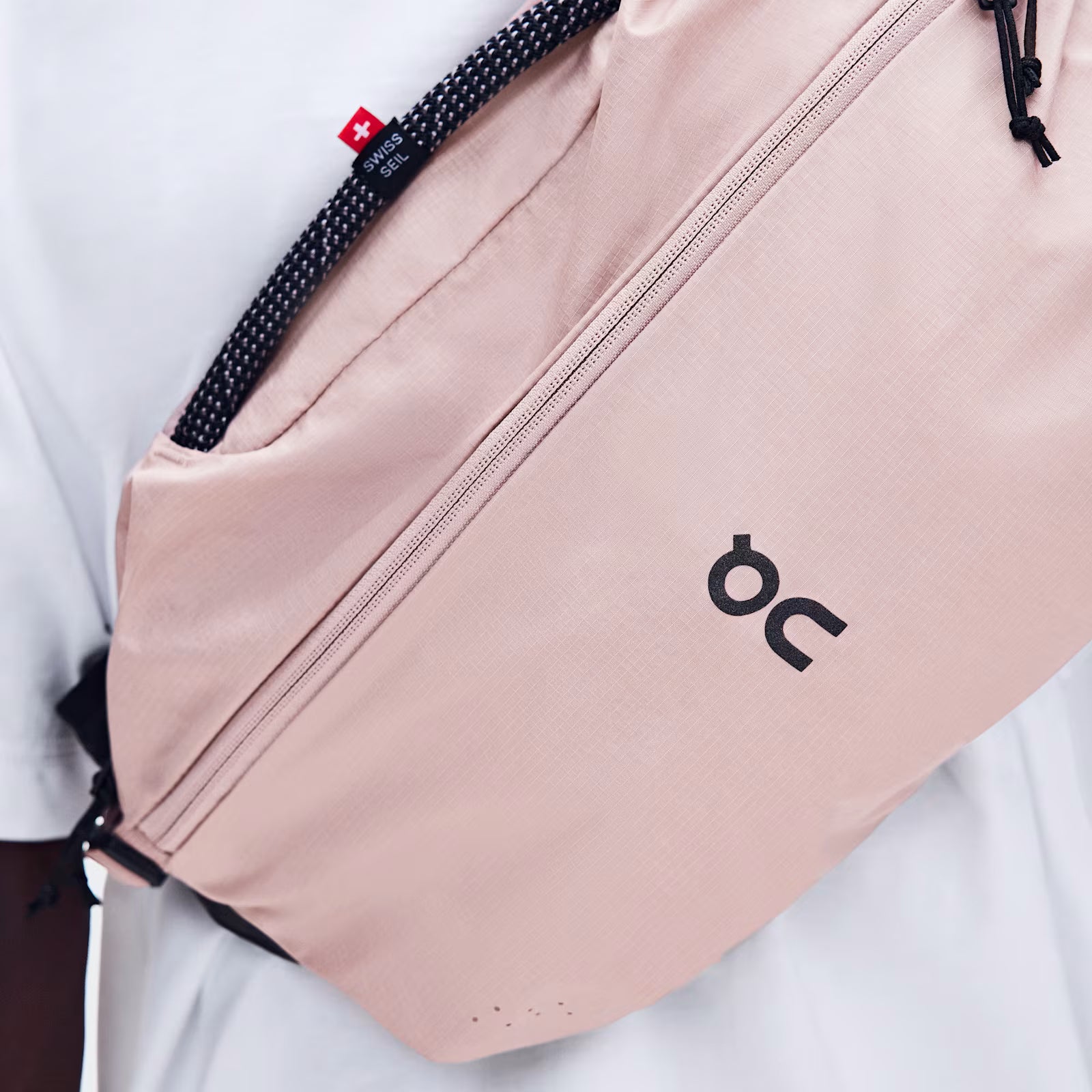 On Sling Pack 9L Biscuit | Black