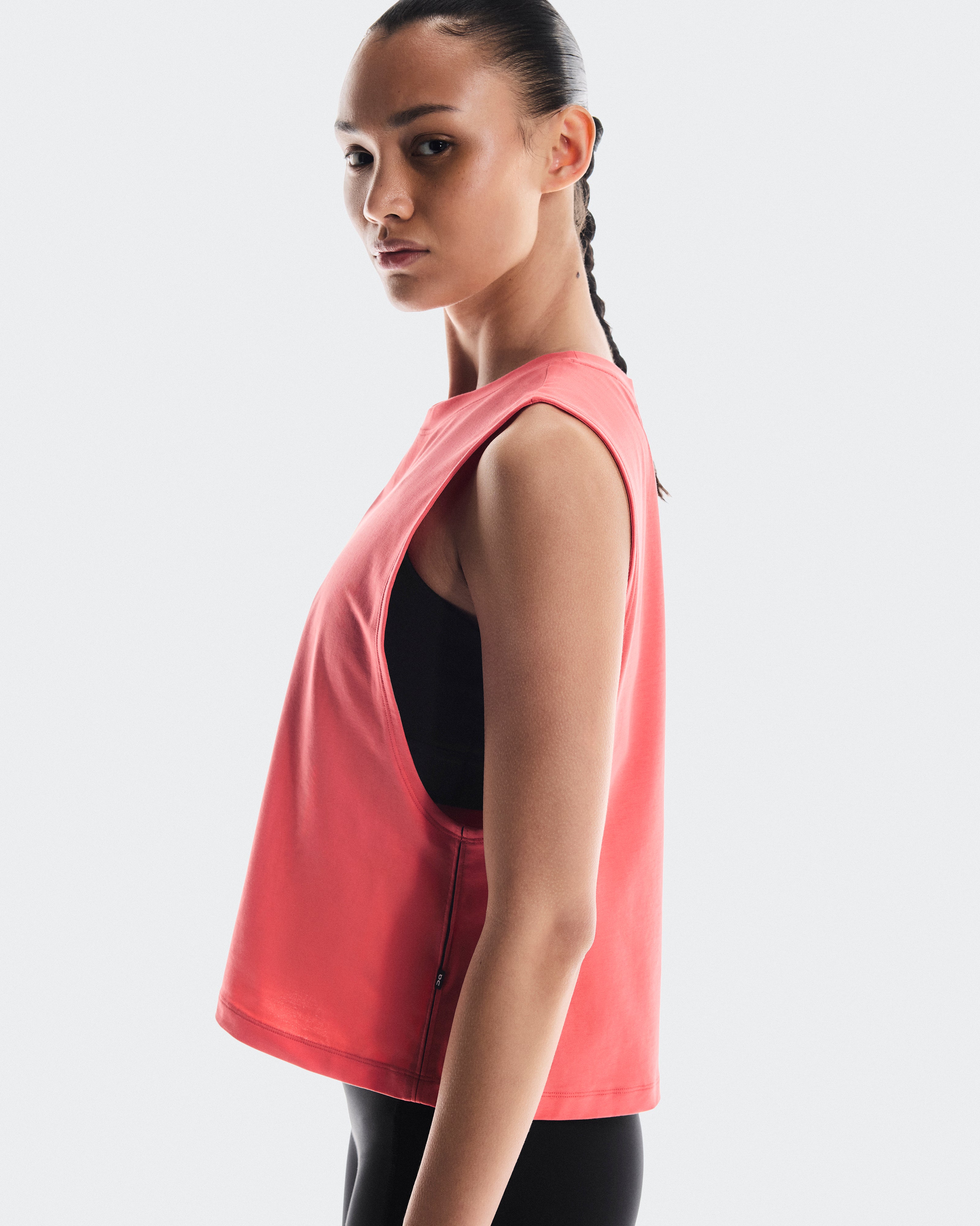 On Focus Crop Coral (Women's)