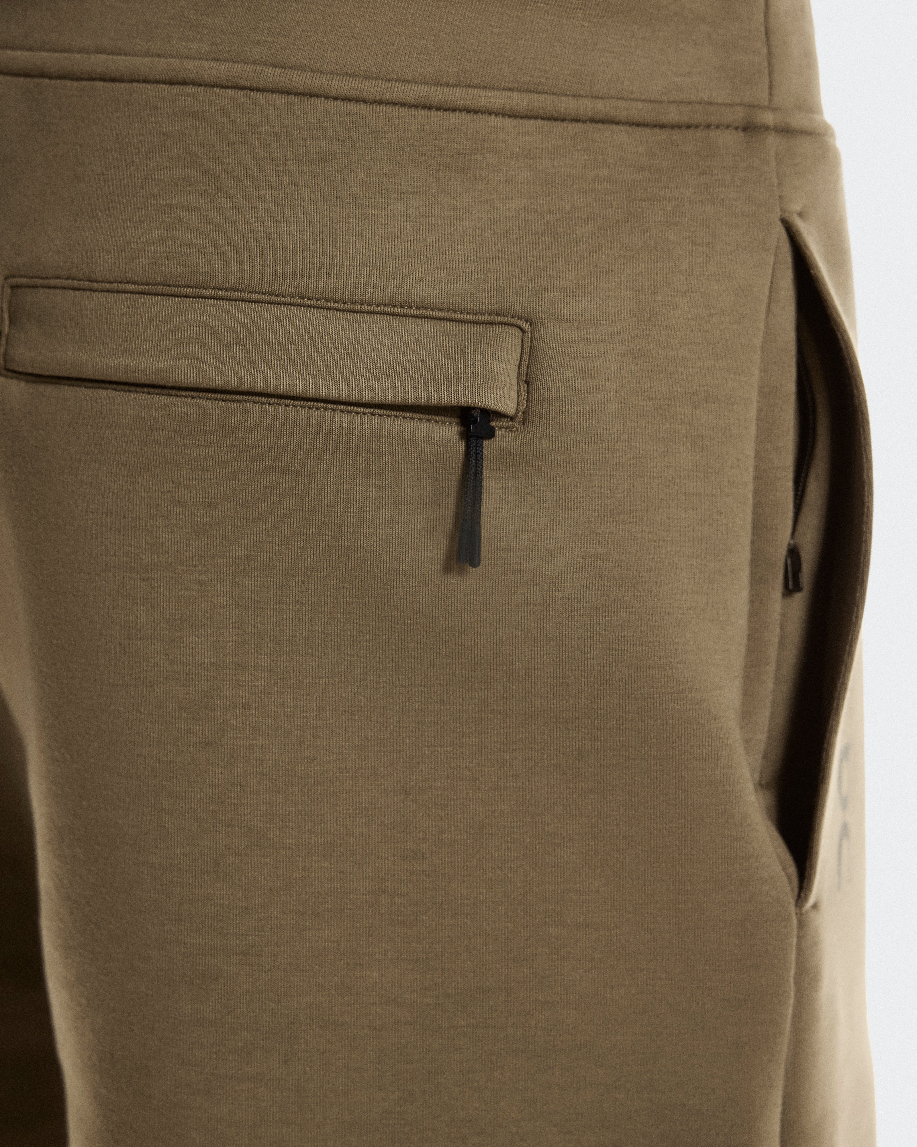 On Focus Tech Shorts Kalamata