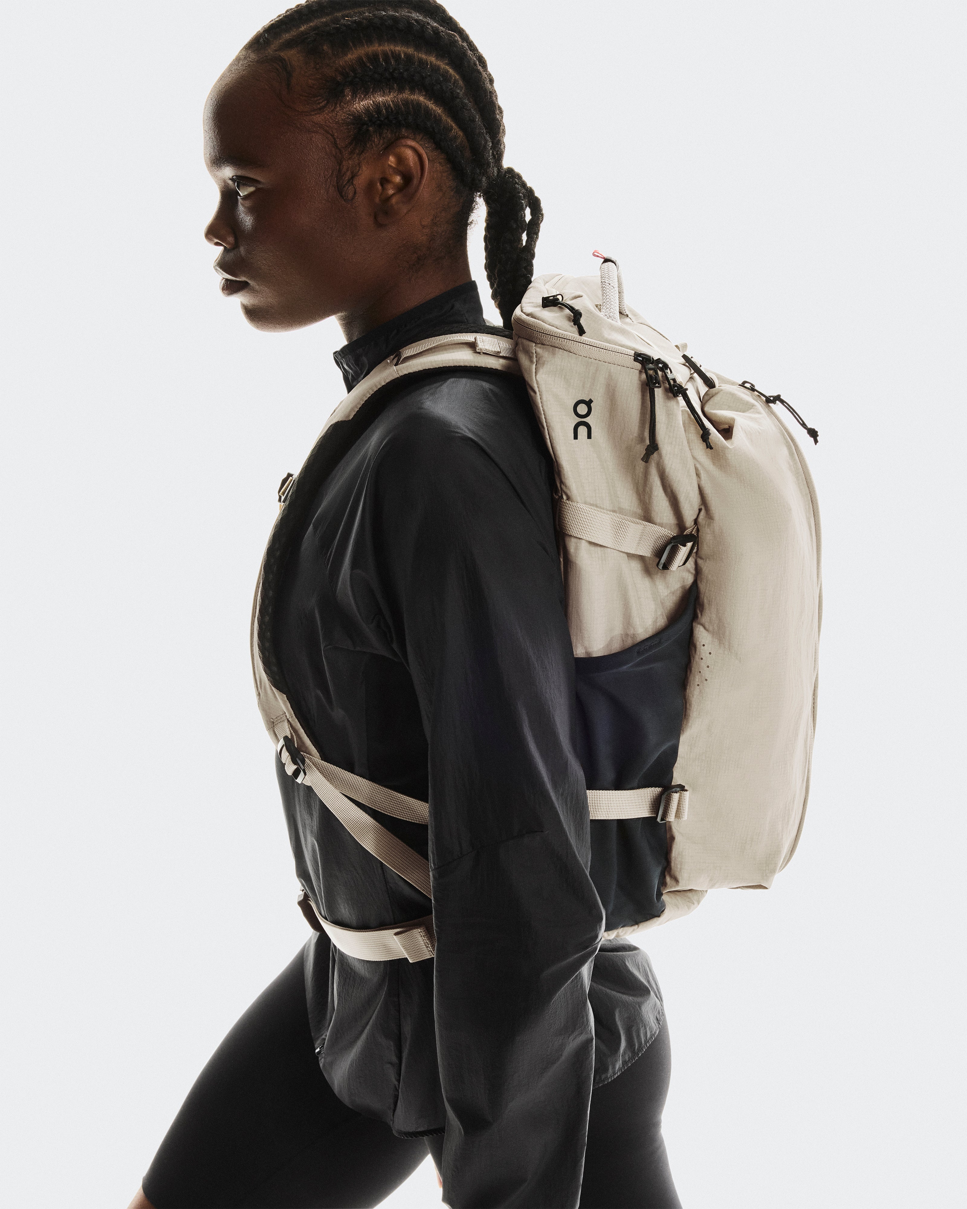 On Speed Pack 30L Sand | Black