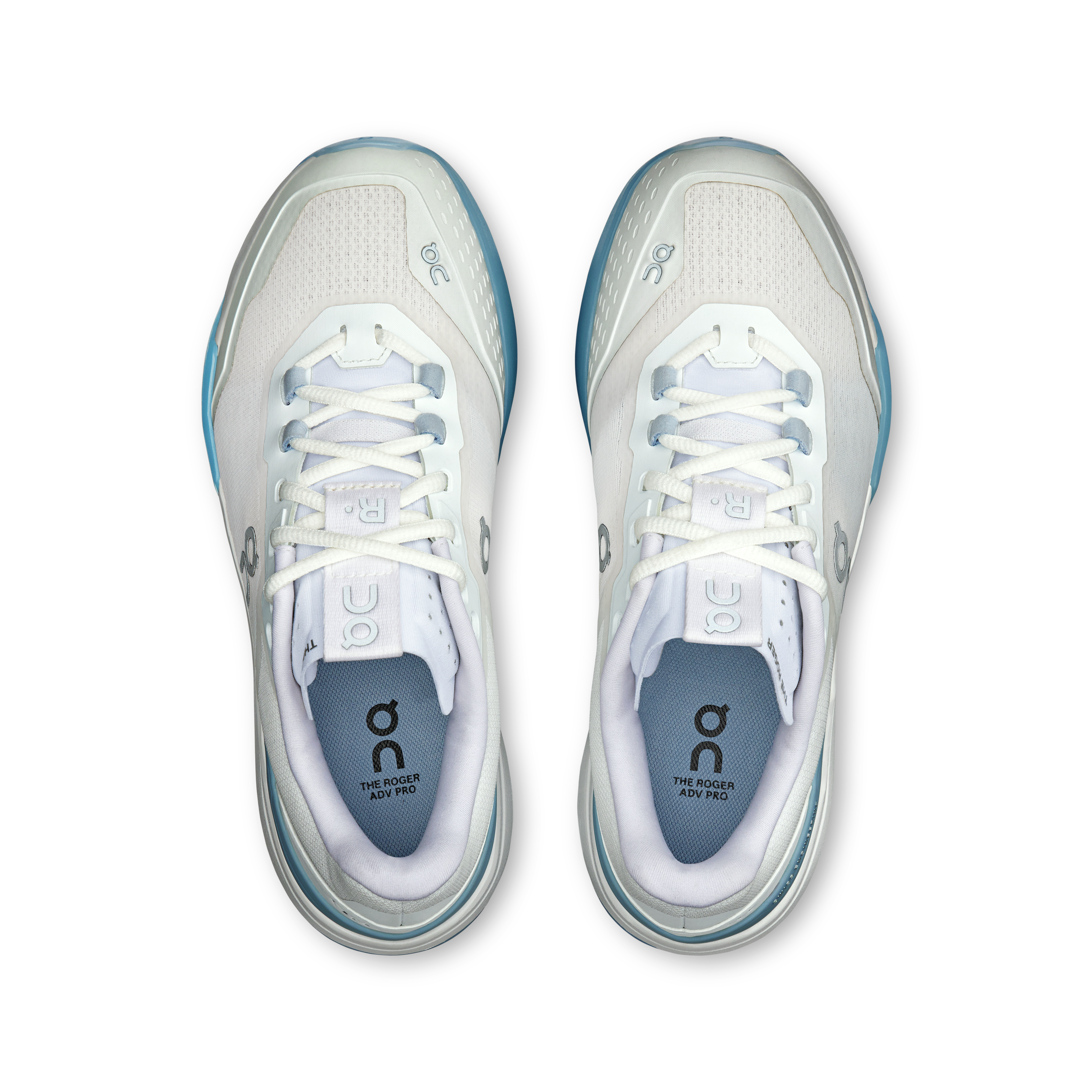 on running the roger advantage pro white chambray (women's)