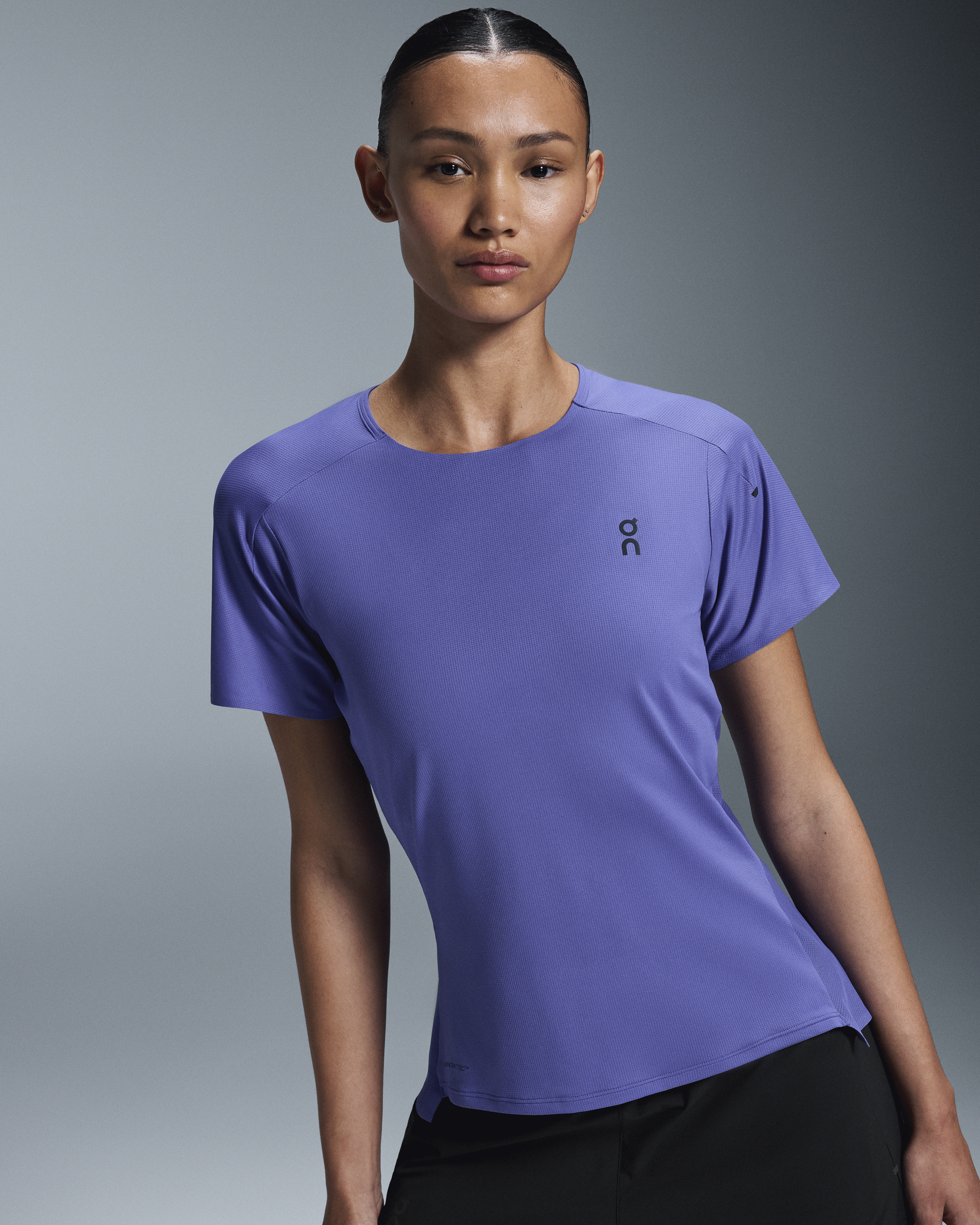 on performance-t Iris (Women's)