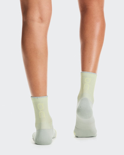 On Performance Run Sock Mid Tin | Lemonade