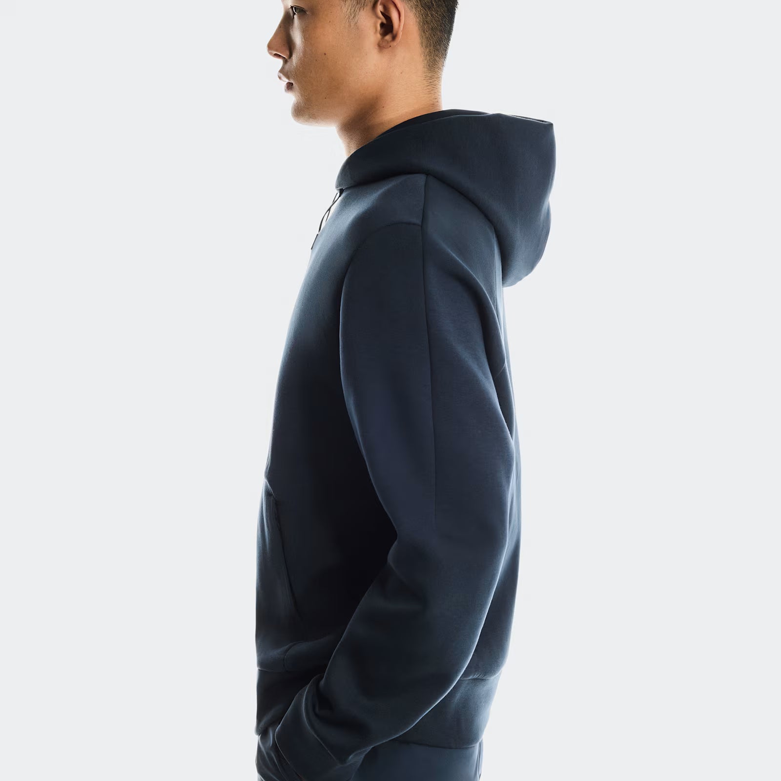On Focus Tech Hoodie Navy