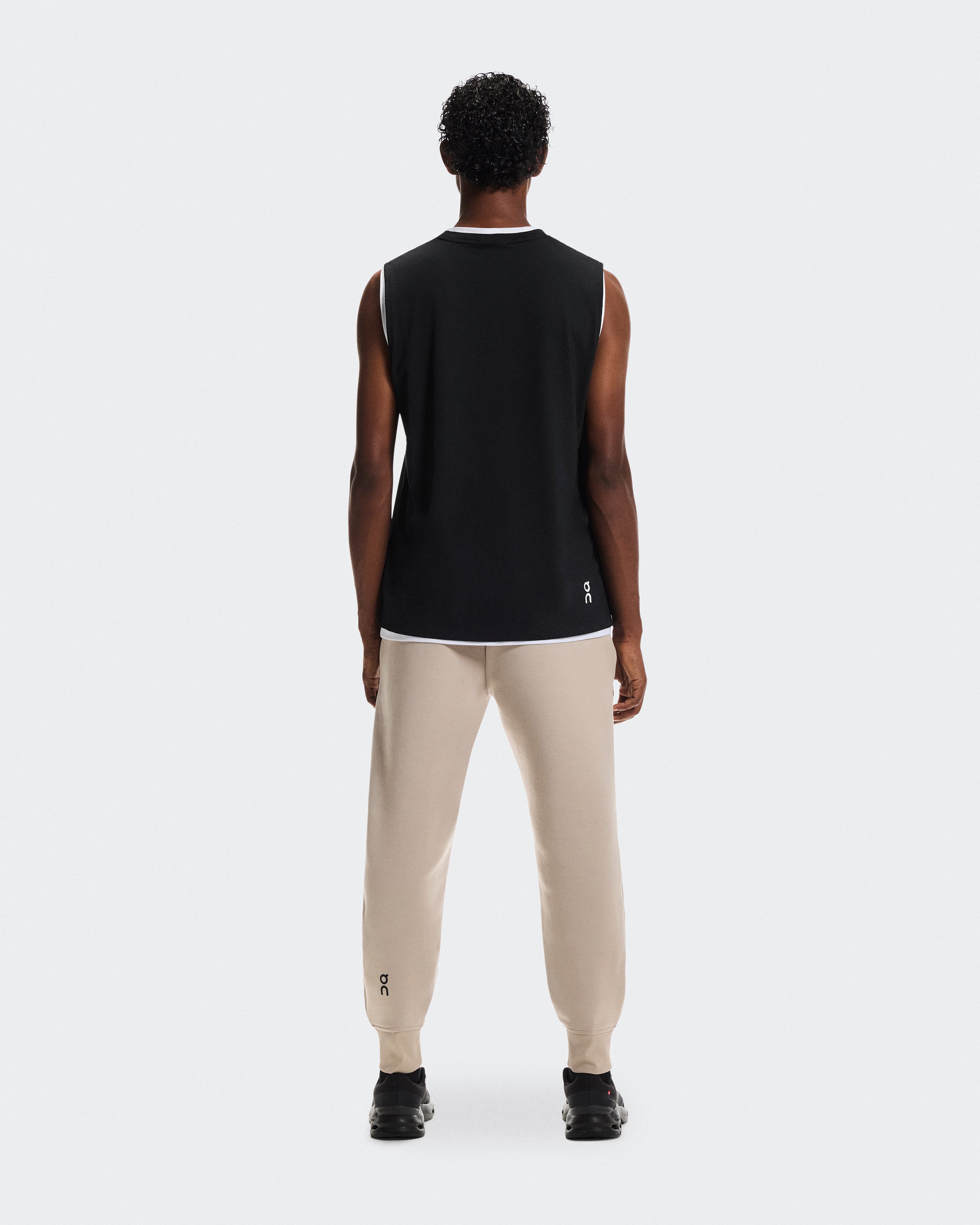 On Focus Tech Sweatpants Desert