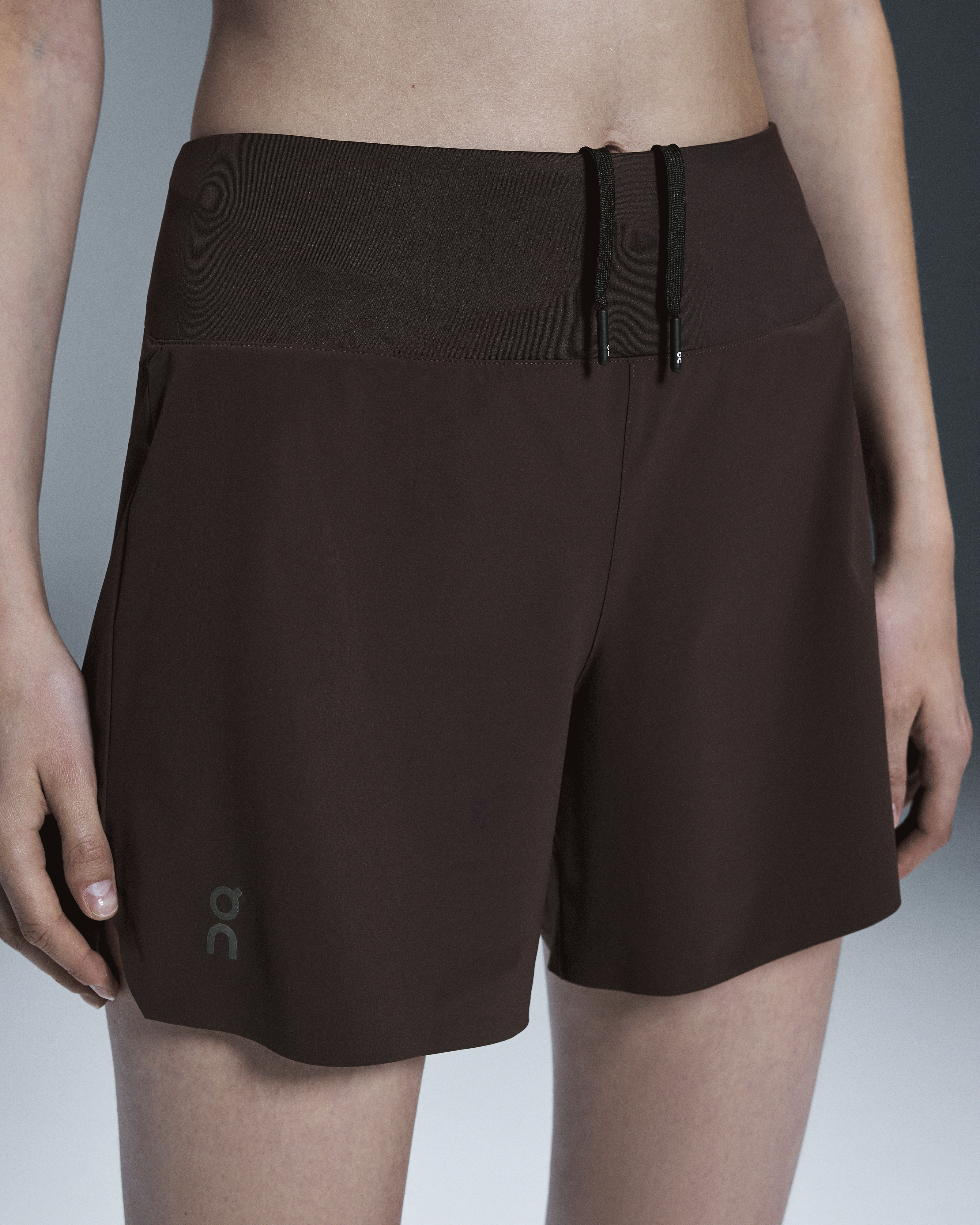 on 5" running shorts Ox (Women's)