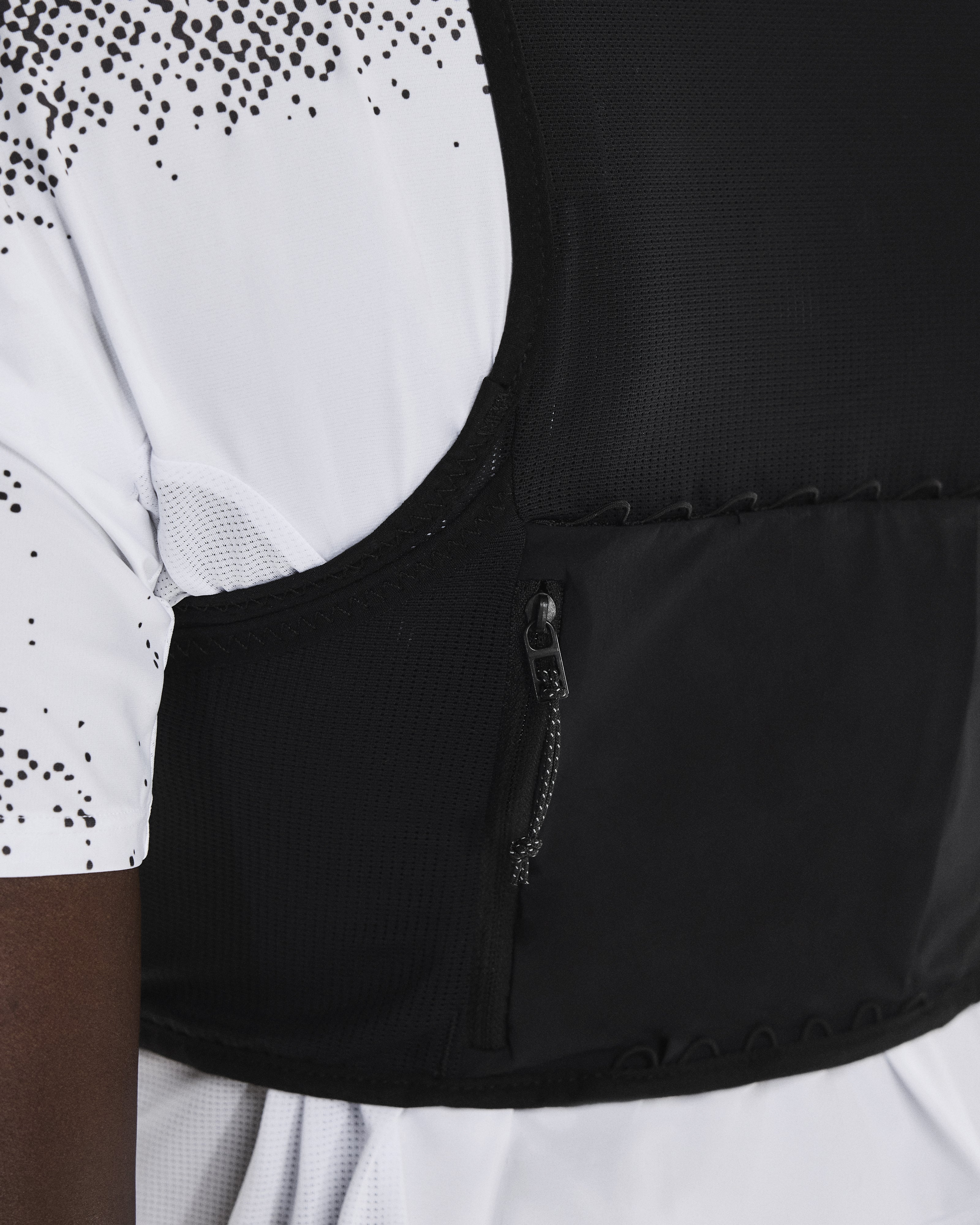 On Ultra Vest Pro Black